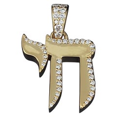 Maßgefertigter kleiner Chai-Anhänger mit Diamanten aus 14-karätigem Gelbgold