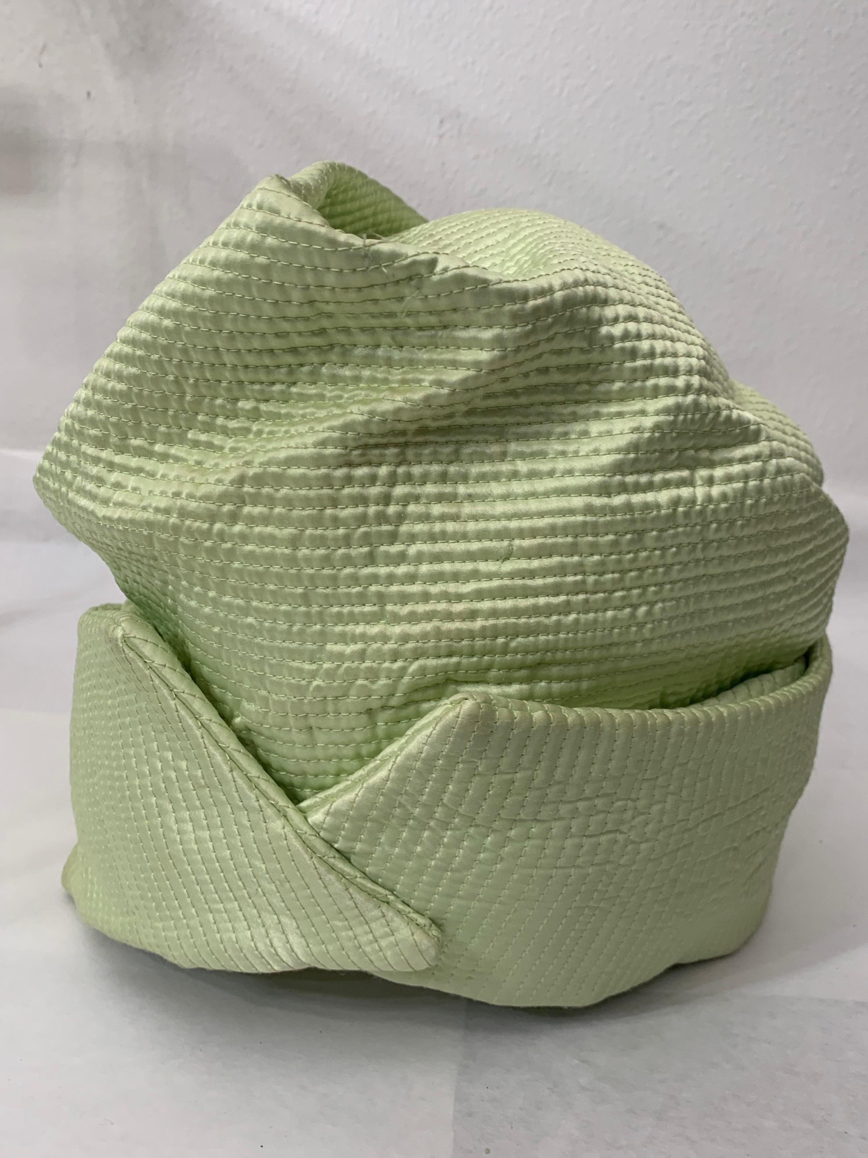 Toque / turbante in seta trapuntata Celadon su misura per la primavera/estate in vendita 4