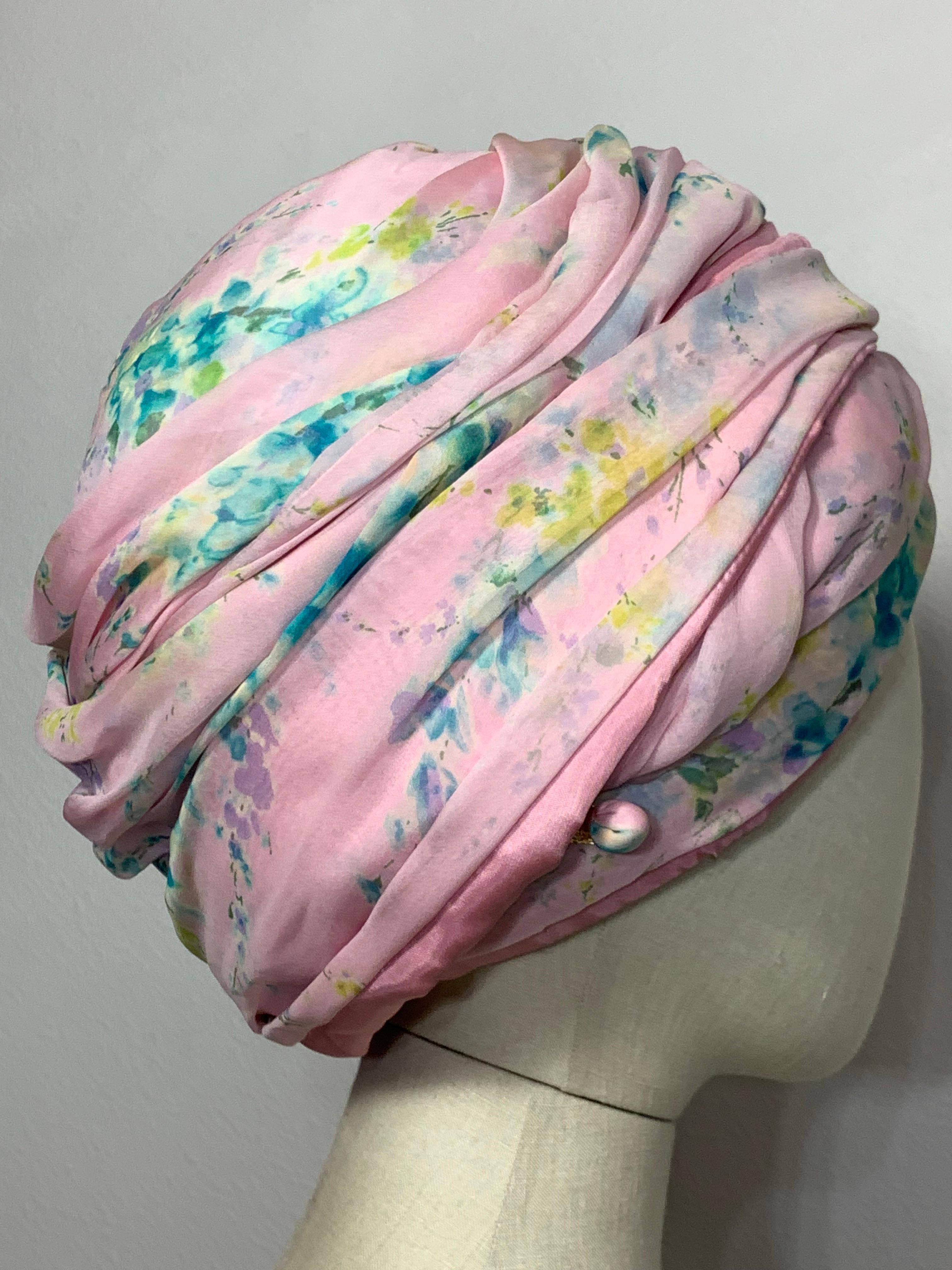 Maßgefertigter Frühling/Sommer Pastellrosa Chiffon-Turban mit zarter Blumendruck aus Chiffon im Zustand „Hervorragend“ im Angebot in Gresham, OR