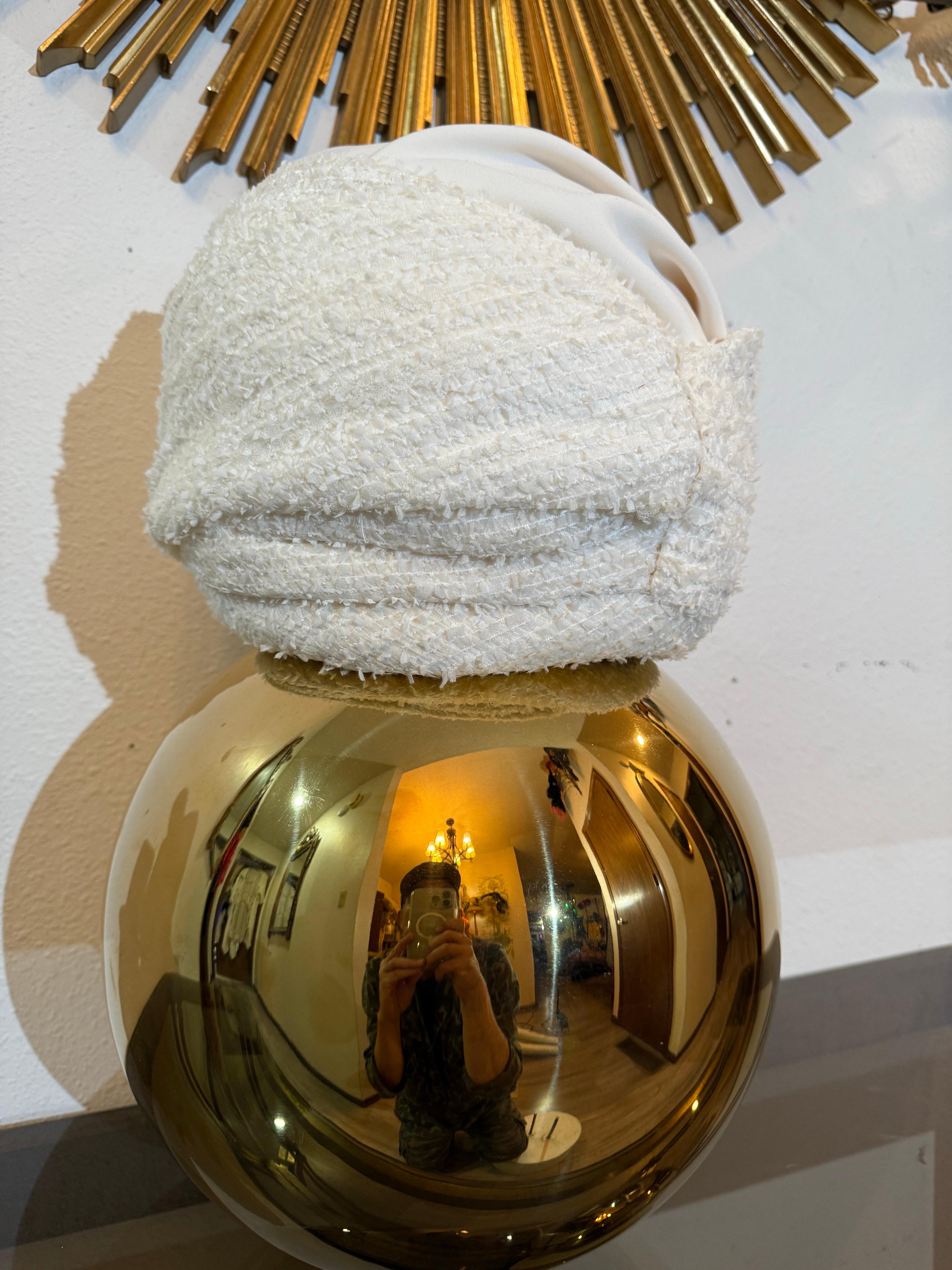 Turbante su misura in tessuto boucle bianco Chanel primavera-estate con crepe di seta bianca in vendita 6