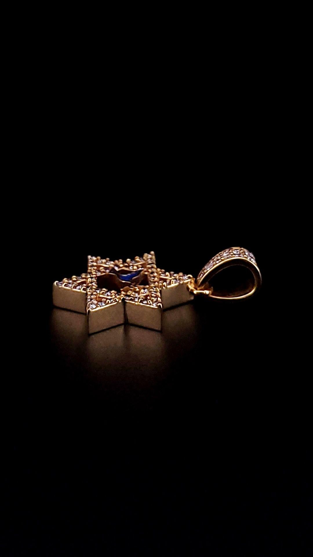 Ciondolo su misura con stella di David David in oro giallo 14k e smalto blu con diamanti in vendita 1