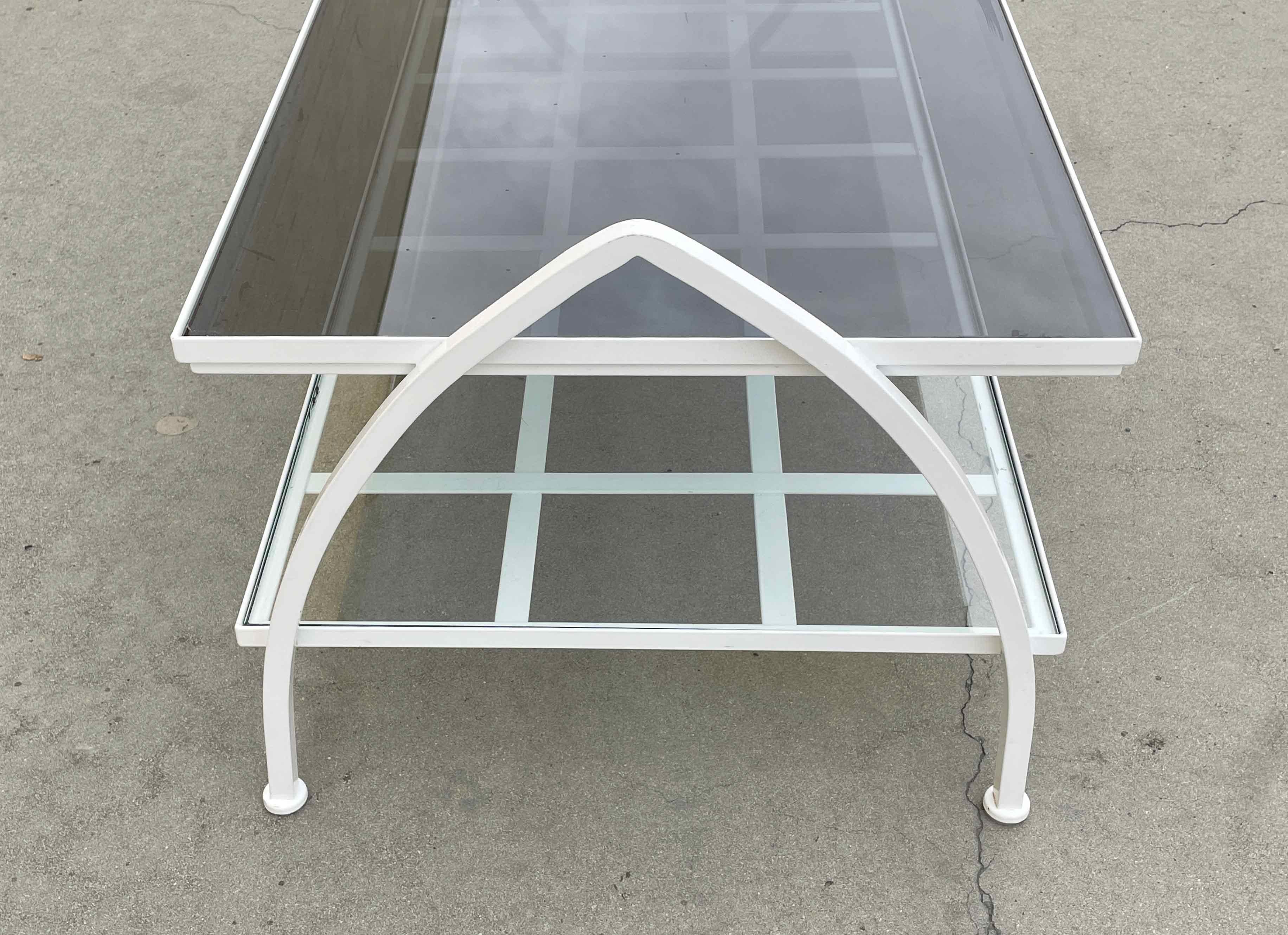 CUSTOM MADE Atomic Couchtisch aus Stahl und Rauchglas (Moderne der Mitte des Jahrhunderts) im Angebot