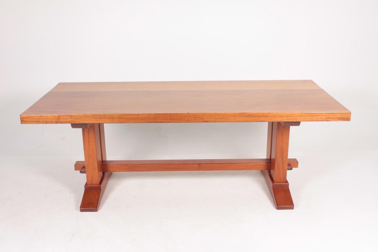 Custom Made Table in Solid Mahogany by Søborg Møbler, Danish Modern Design 1980s In Good Condition For Sale In Lejre, DK