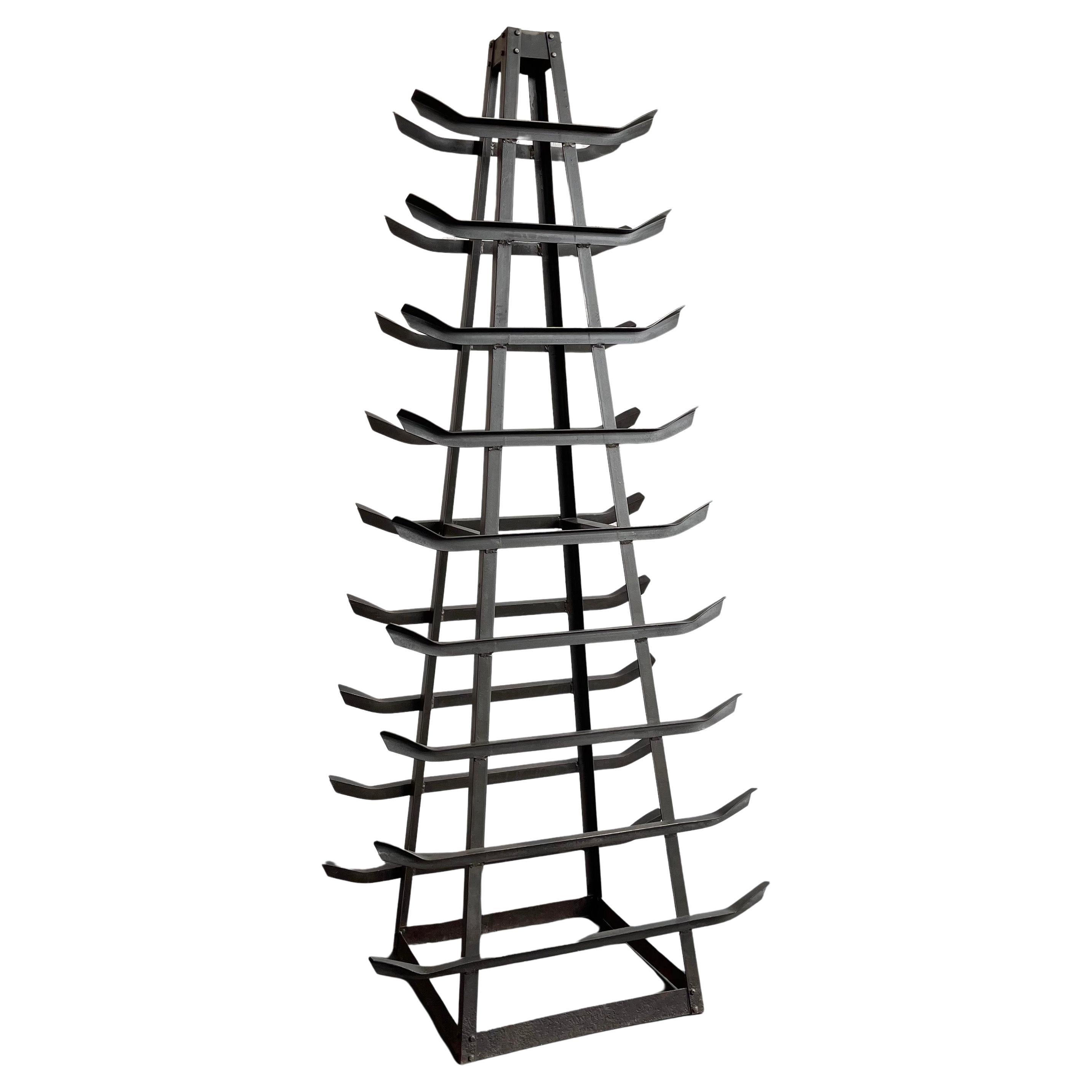 Escultura industrial de hierro fundido en forma de torre alta hecha a medida