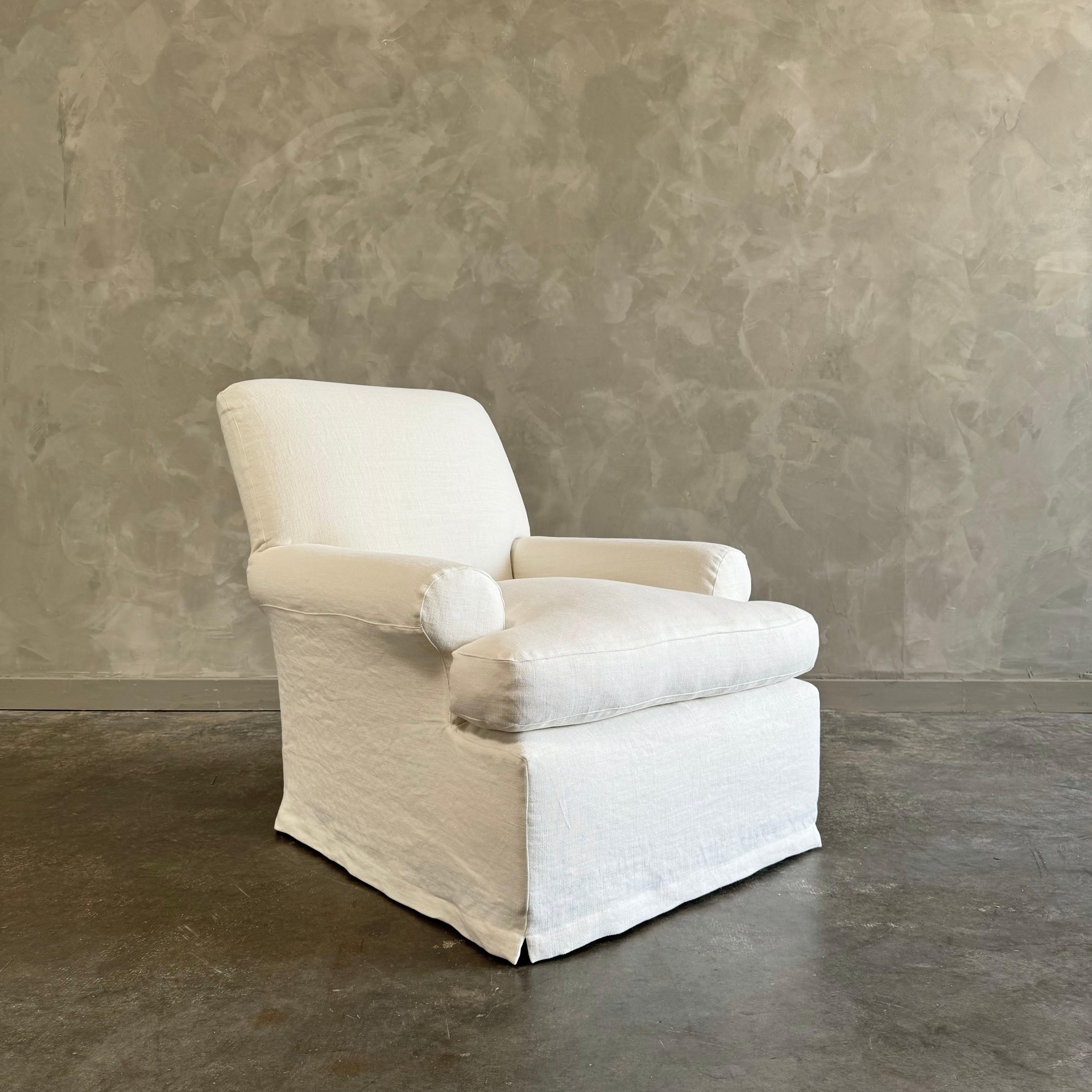 Américain CUSTOM MADE Fauteuil club en lin belge avec coussin en duvet, fait sur commande en vente
