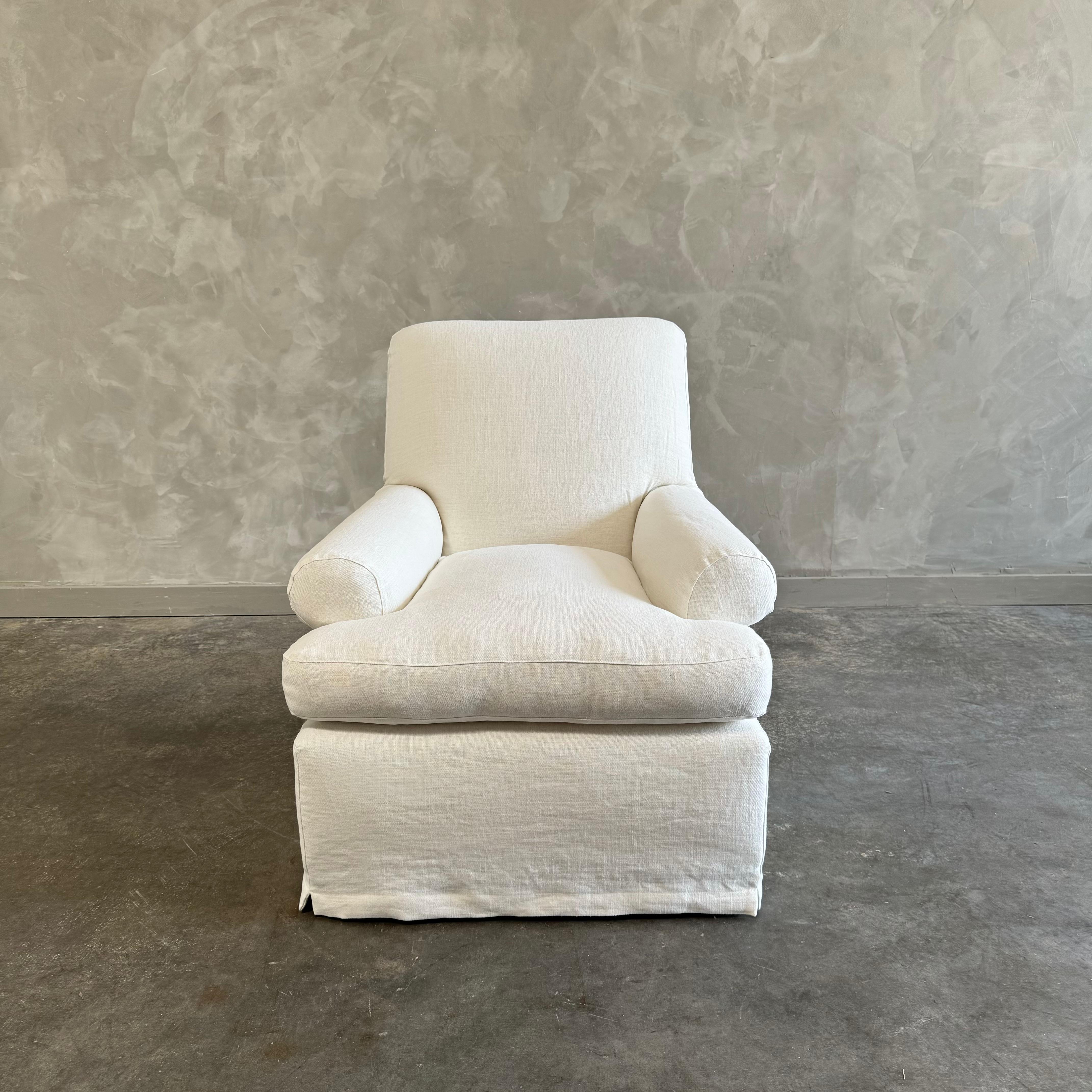 CUSTOM MADE Fauteuil club en lin belge avec coussin en duvet, fait sur commande en vente 2