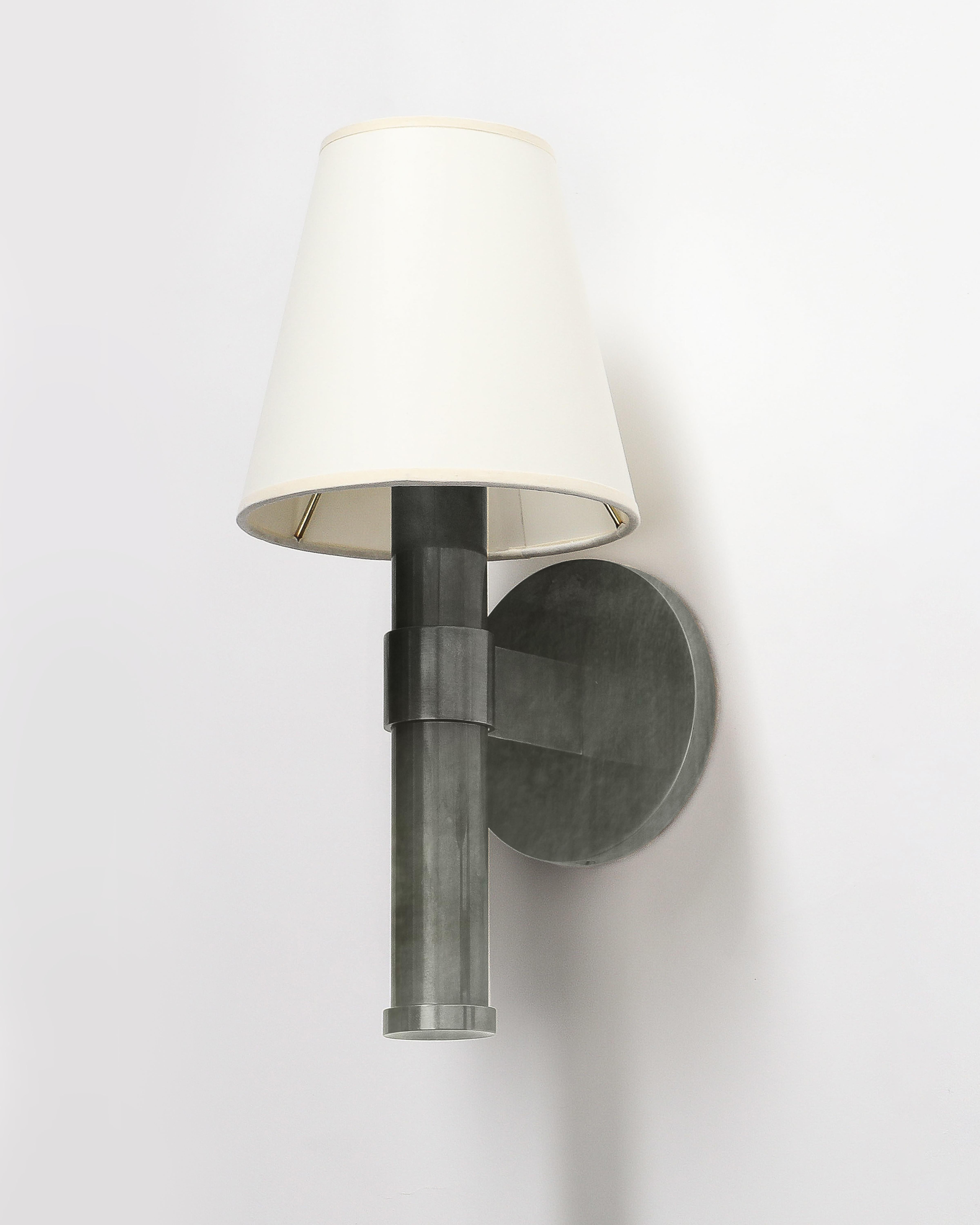 Moderne Custom Made-to-Order Patinated Steel Sconce by Robert Stilin en vente