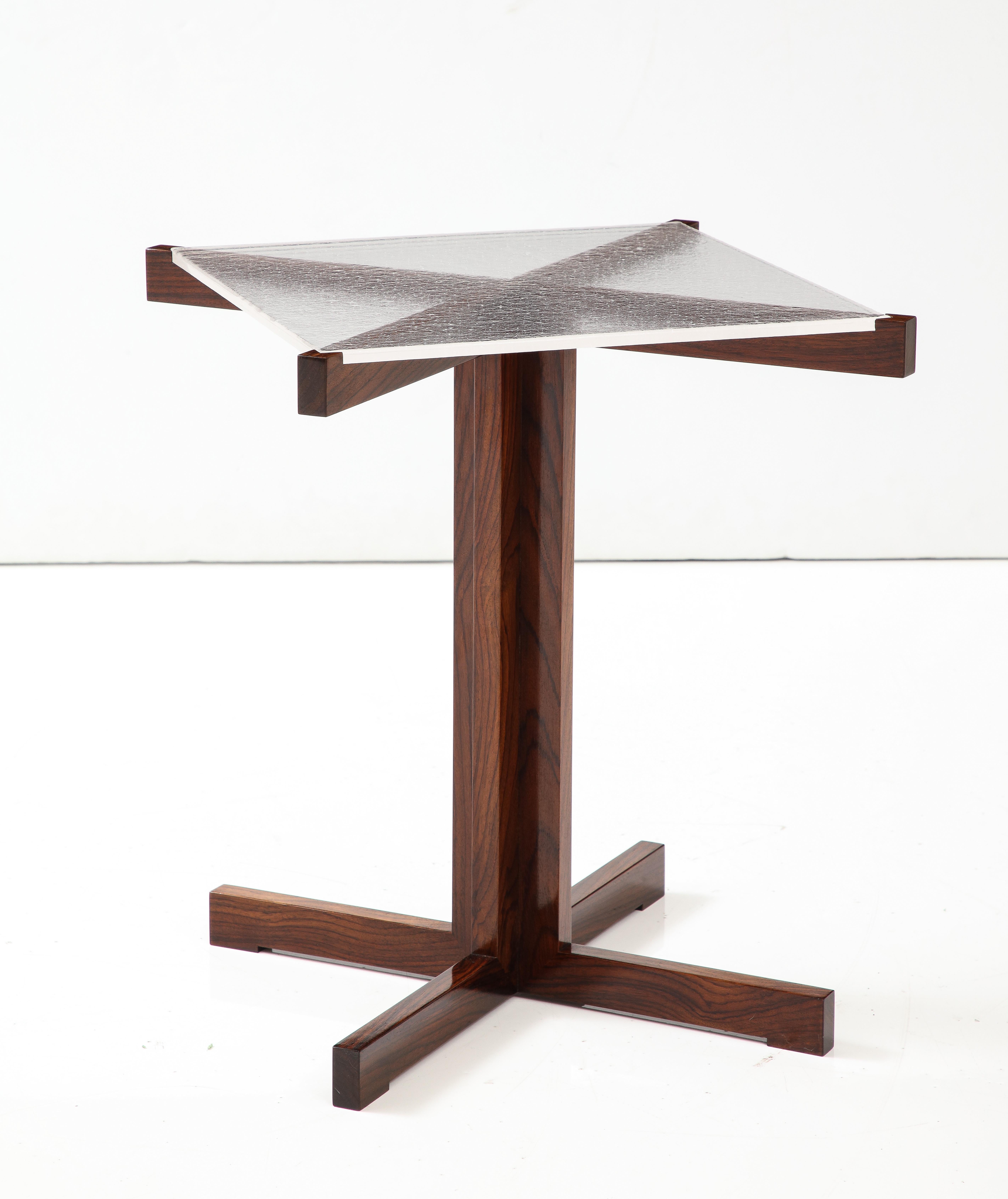 Table d'appoint Timothy en bois de rose et verre d'art fait à la main, fabriquée sur commande en vente 9