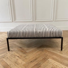 Maßgefertigter türkischer Ottoman-Teppich mit Eisenfuß