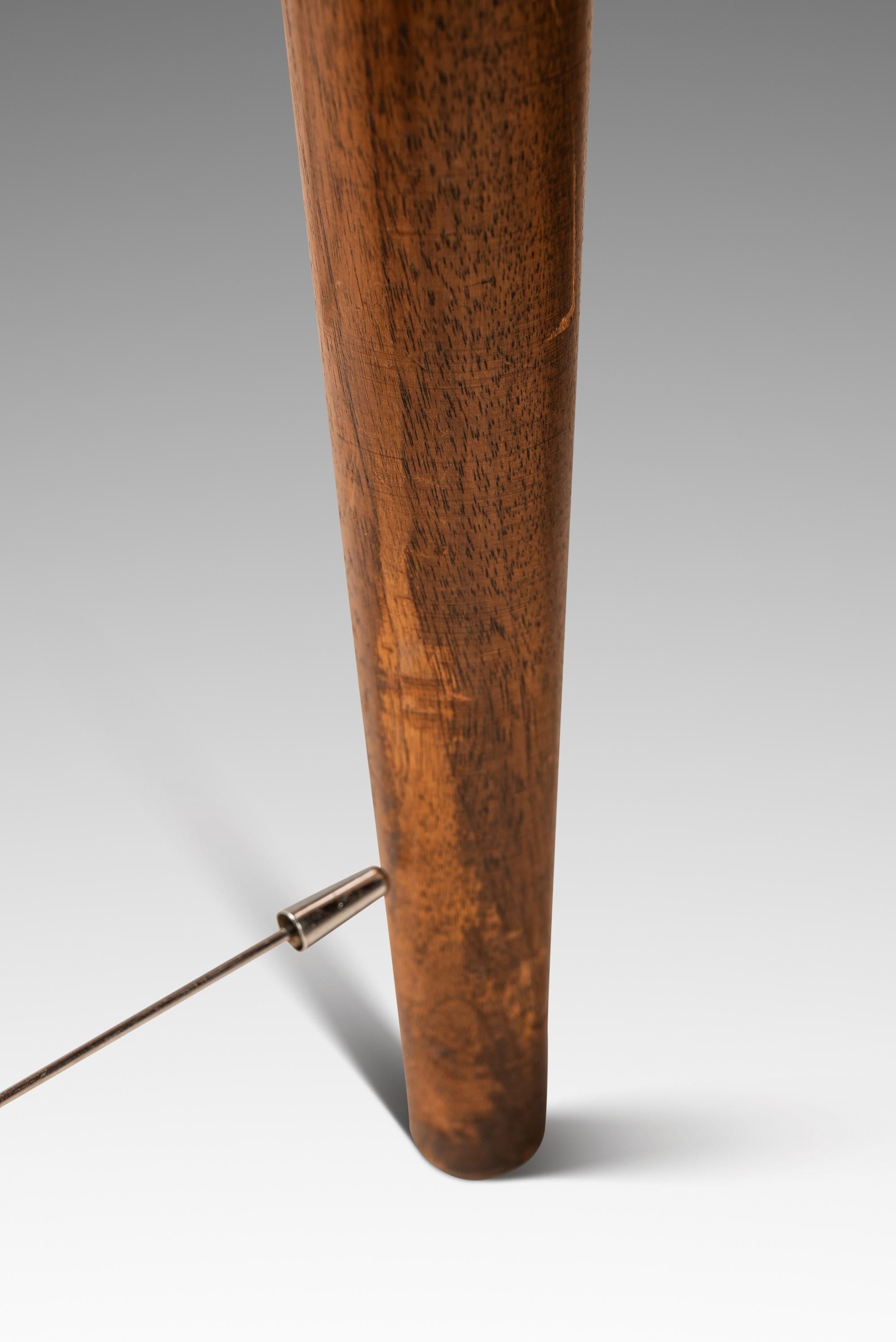 Custom-Made Two-Tone Coffee Table w/ Drop-Leaf in Maple & Walnut, USA, c. 1960s For Sale 10