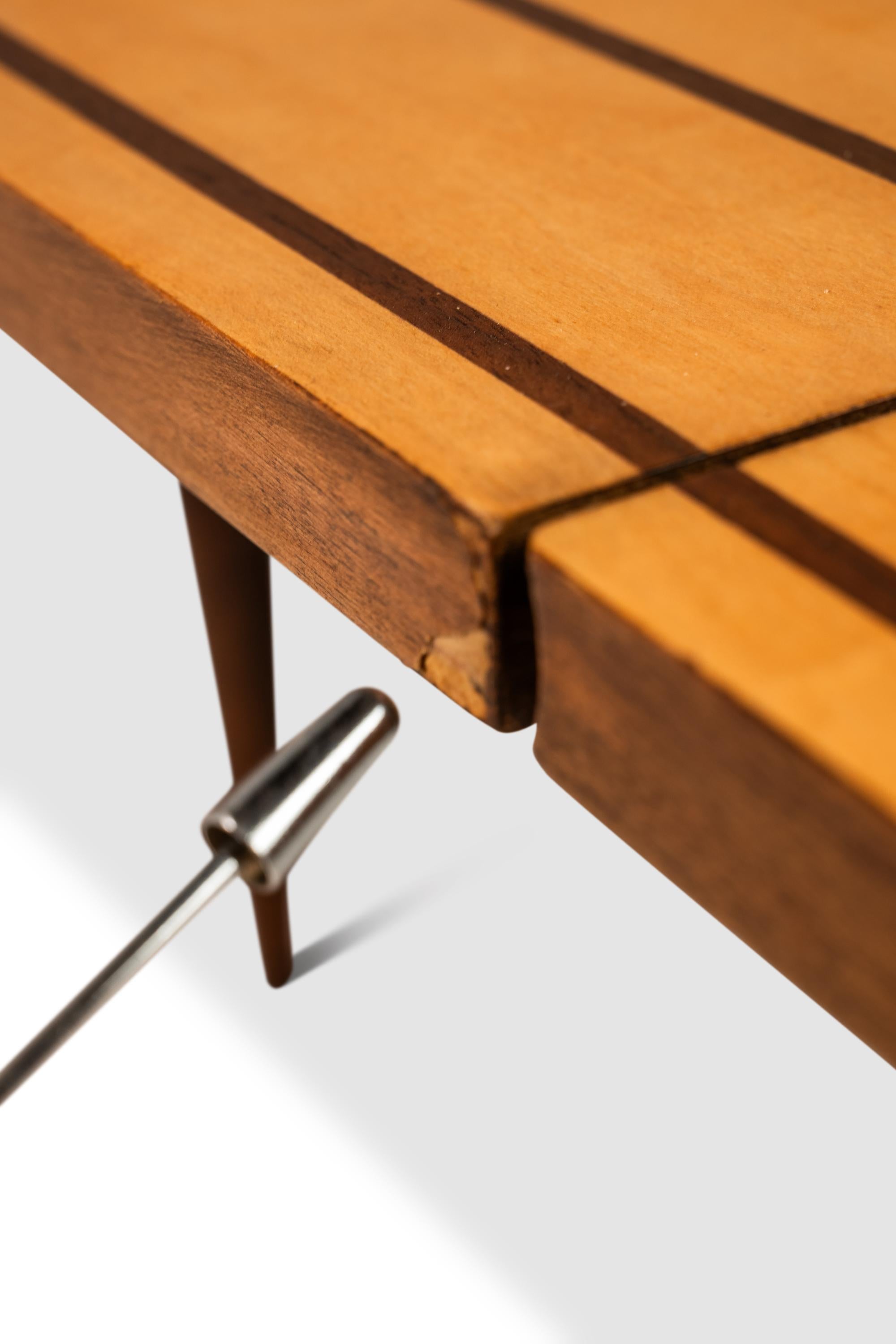 Custom-Made Two-Tone Coffee Table w/ Drop-Leaf in Maple & Walnut, USA, c. 1960s For Sale 12
