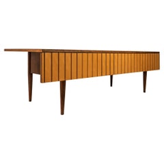 Maßgefertigter zweifarbiger Couchtisch mit klappbaren Blättern aus Ahorn und Nussbaumholz, USA, ca. 1960er Jahre