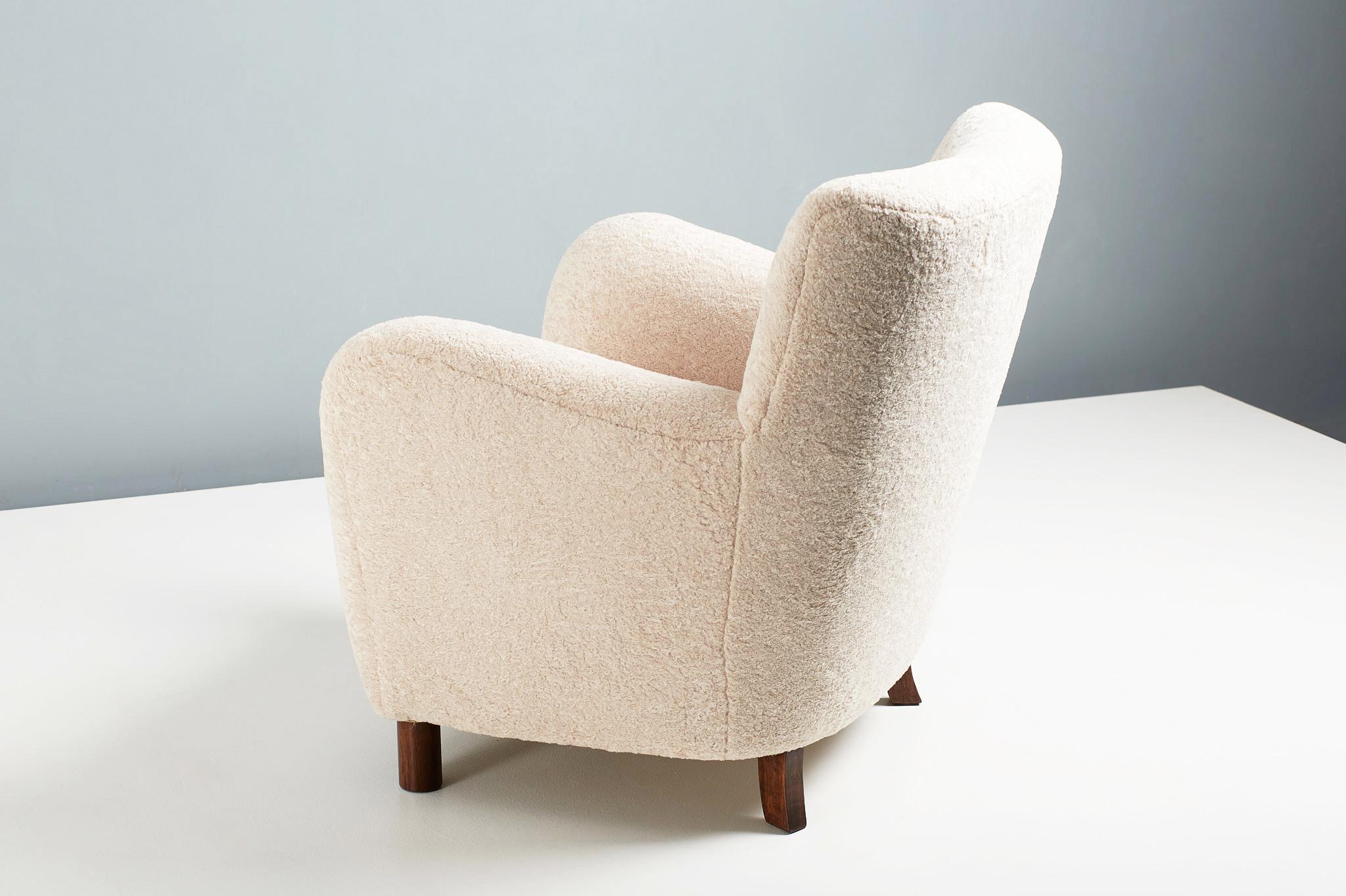 Custom Made Vegan Sheepskin Lounge Chair For Sale 4