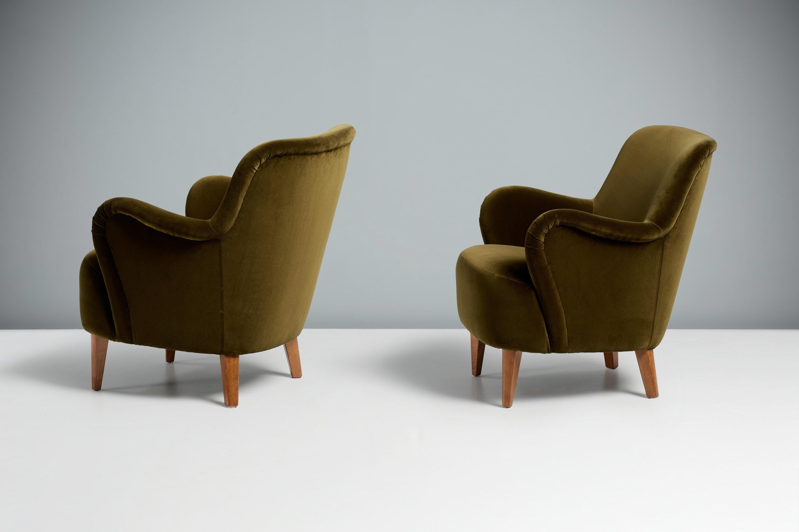 Dagmar - Albin Lounge Chair

A pair of custom-made lounge chairs developed and hand-made at our workshops in London using the highest quality materials. The Albin chair is available to order in a range of different fabrics with a choice of 3 legs