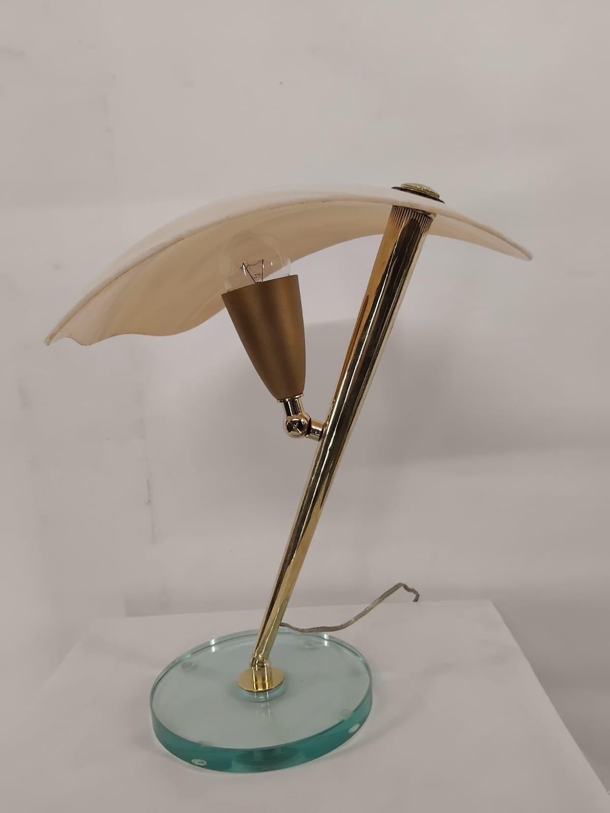 CUSTOM MADE - Lampe de table en verre et laiton, Italie 1970 / 1980's en vente 4