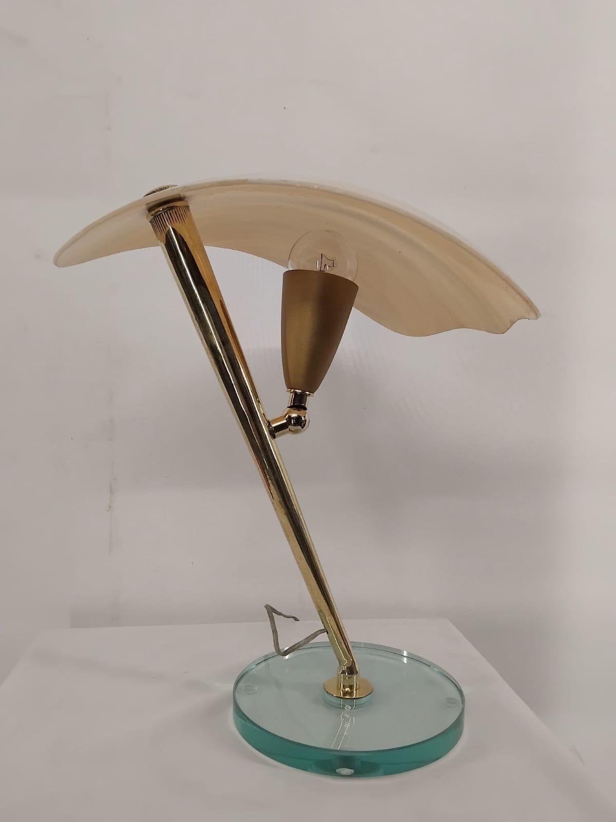 Mid-Century Modern CUSTOM MADE - Lampe de table en verre et laiton, Italie 1970 / 1980's en vente