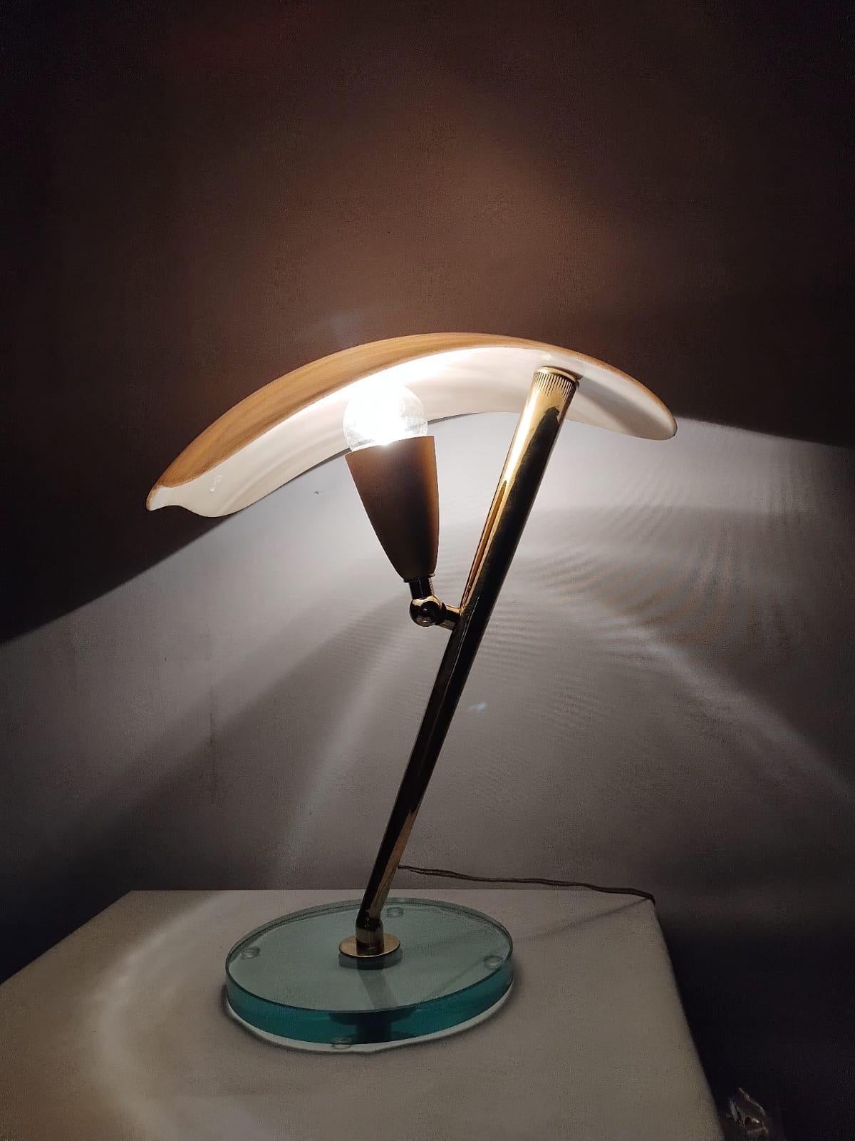 Fait main CUSTOM MADE - Lampe de table en verre et laiton, Italie 1970 / 1980's en vente