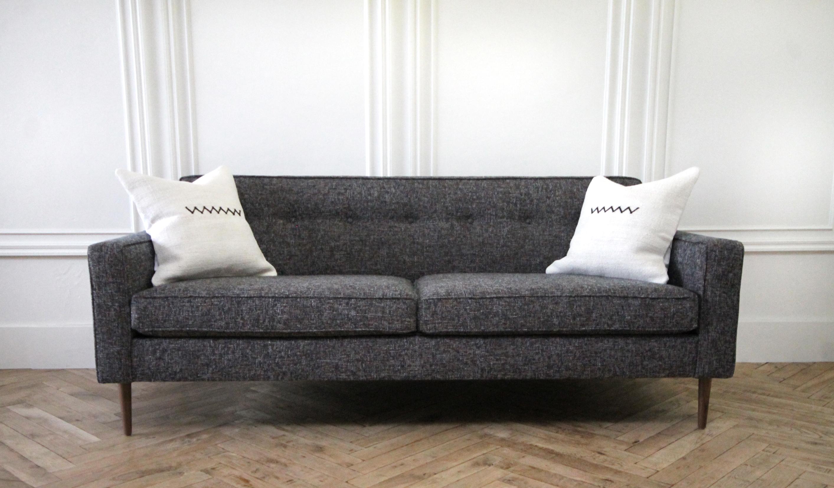 Custom made vintage modern style sofa new
This sample measures: 80