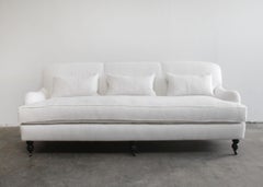 Custom Made Weiß Leinen Englisch Arm Rolled Back Sofa mit Rollen