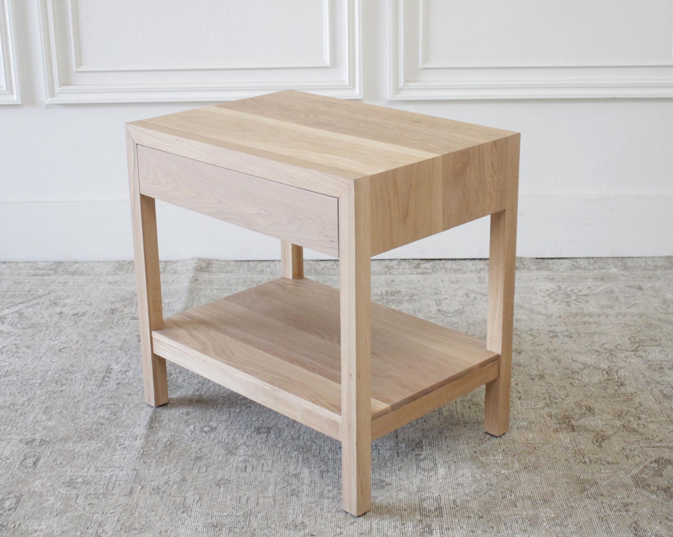 Minimaliste Table de nuit en chêne blanc faite sur mesure avec un seul tiroir en vente