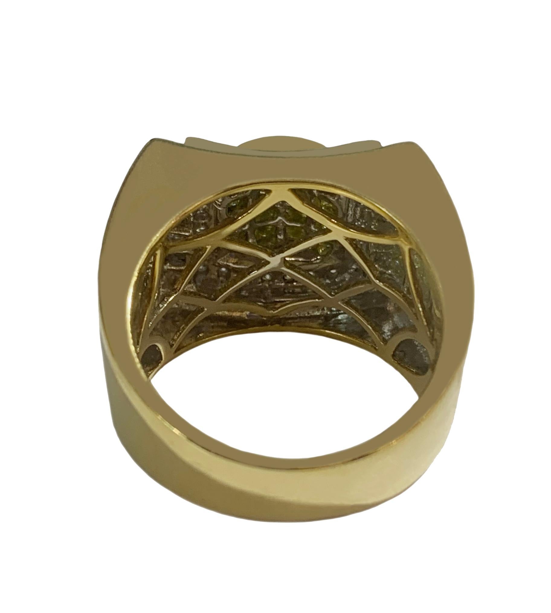 Bague en or jaune faite sur mesure avec des diamants blancs et jaunes de 2,9 carats Neuf - En vente à New York, NY