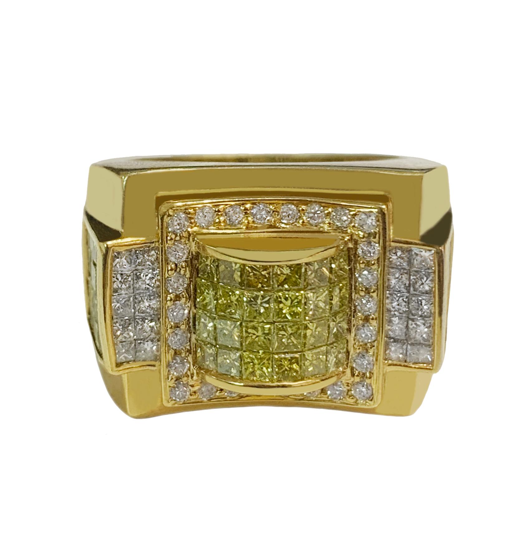Bague en or jaune faite sur mesure avec des diamants blancs et jaunes de 2,9 carats Pour hommes en vente