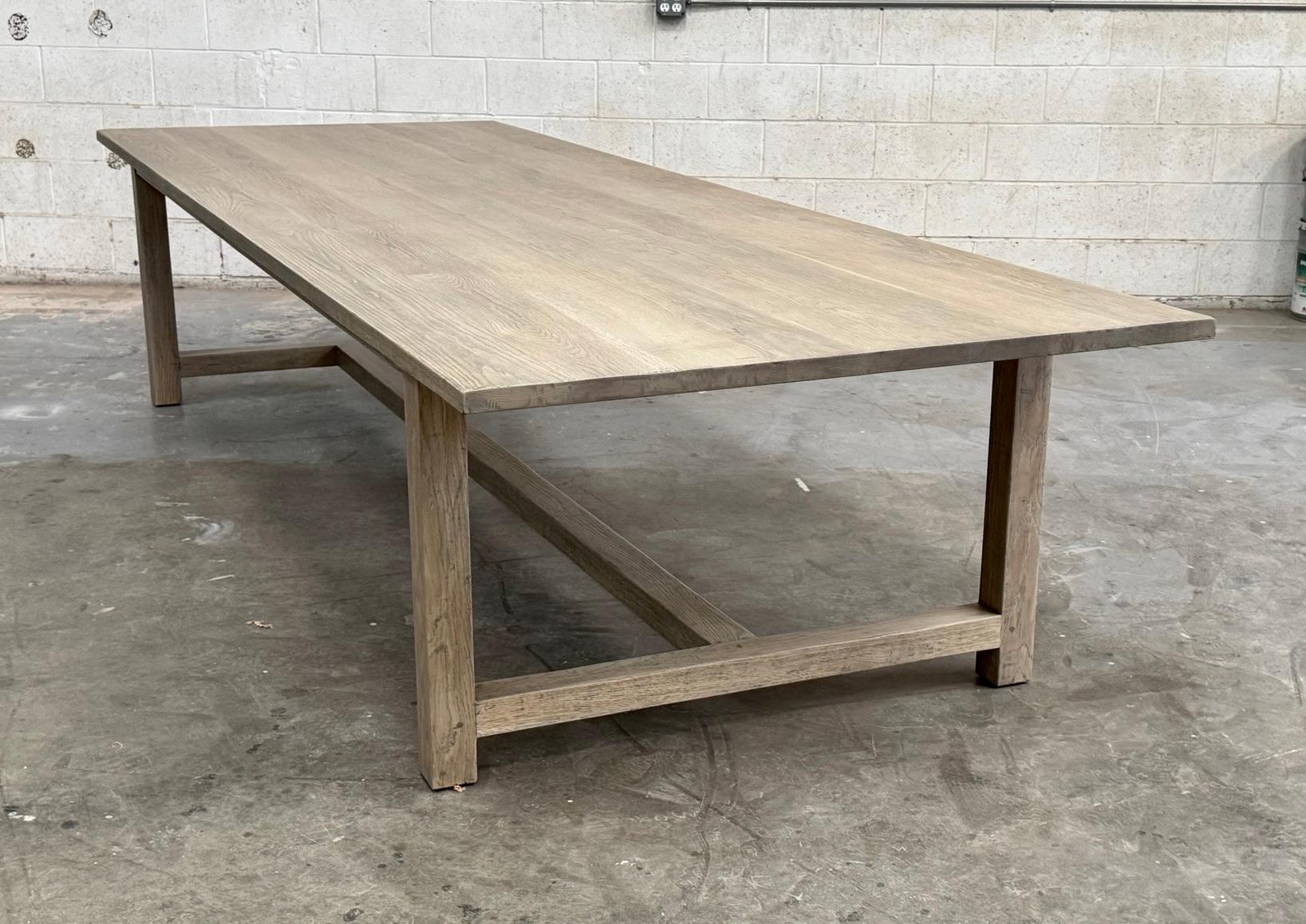 American Craftsman CUSTOM MADE Table de ferme en chêne rustique scié à plat en vente