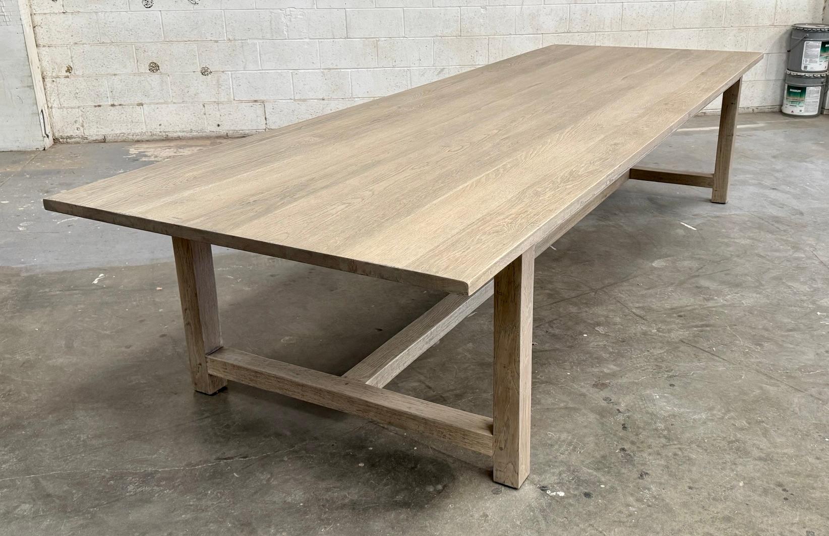 Américain CUSTOM MADE Table de ferme en chêne rustique scié à plat en vente