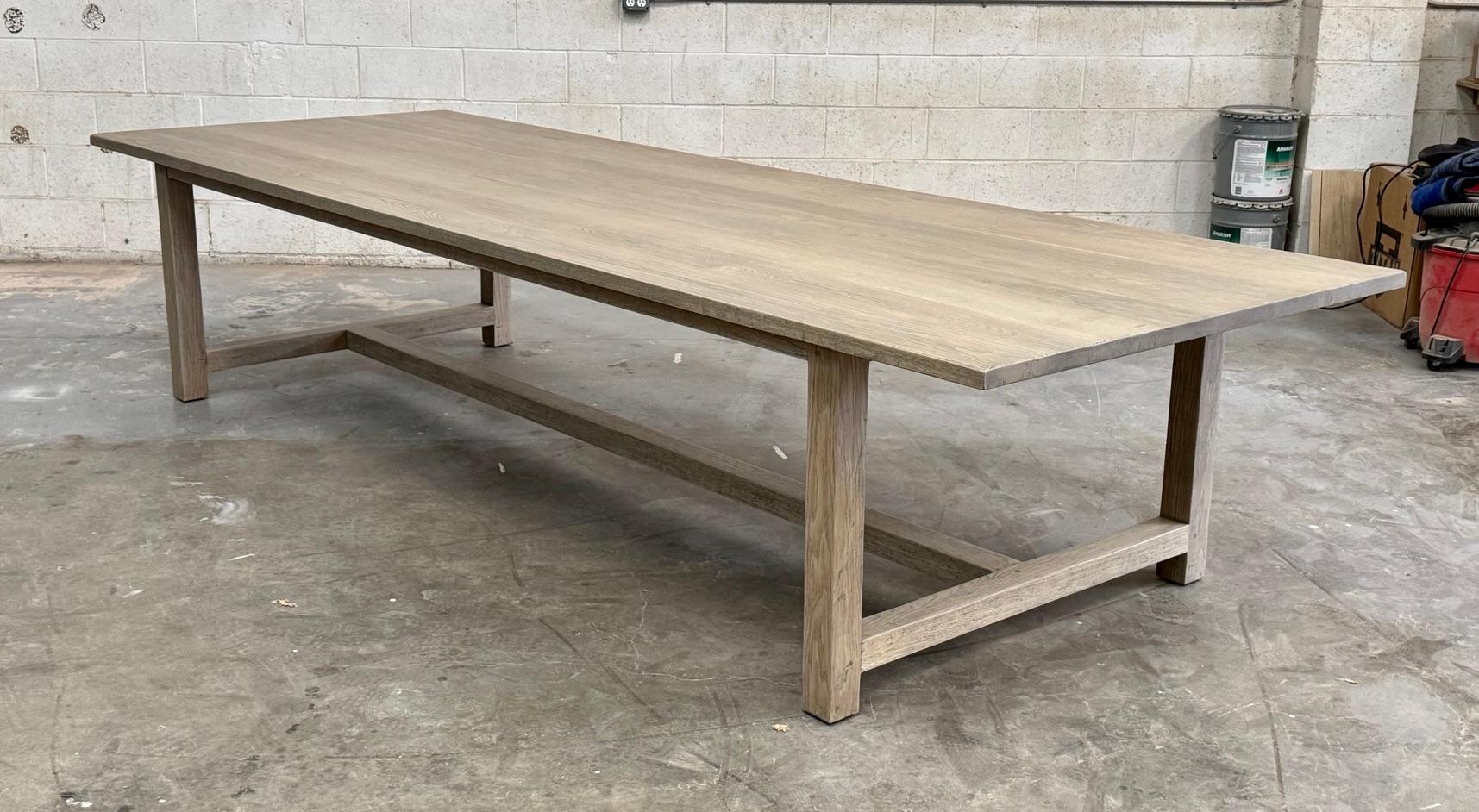 Fait main CUSTOM MADE Table de ferme en chêne rustique scié à plat en vente