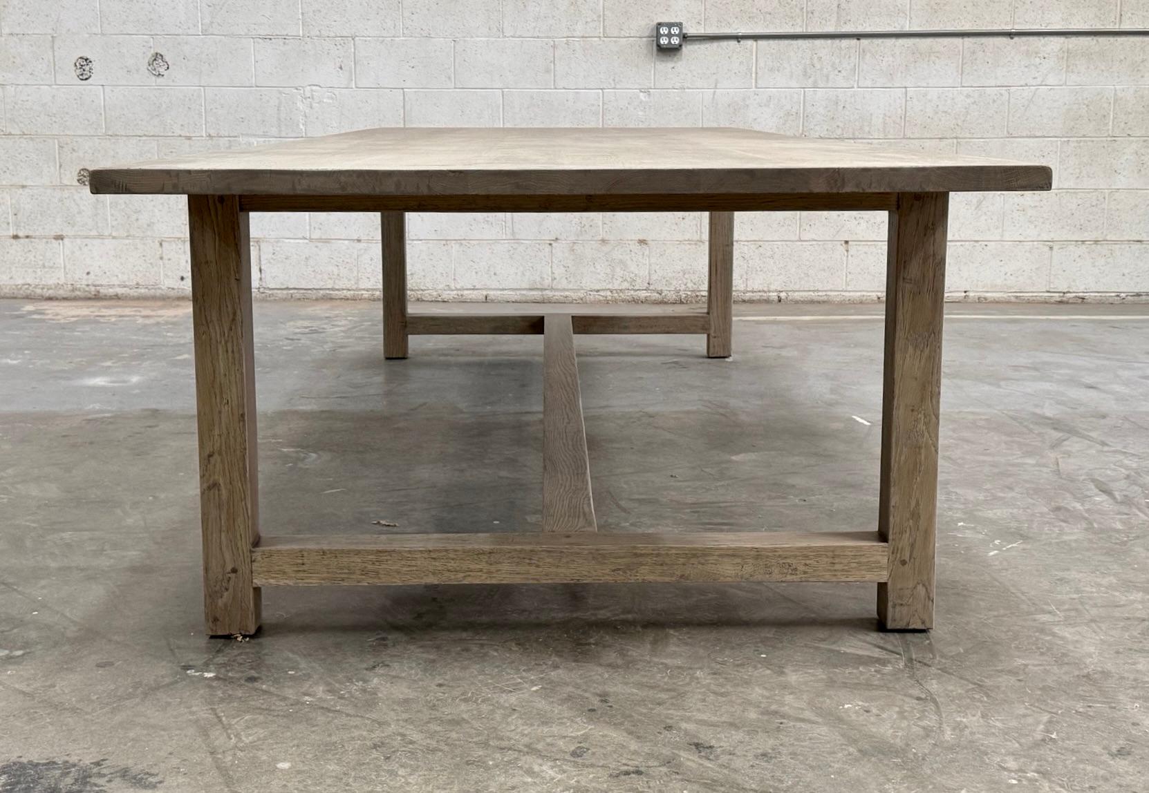 XXIe siècle et contemporain CUSTOM MADE Table de ferme en chêne rustique scié à plat en vente