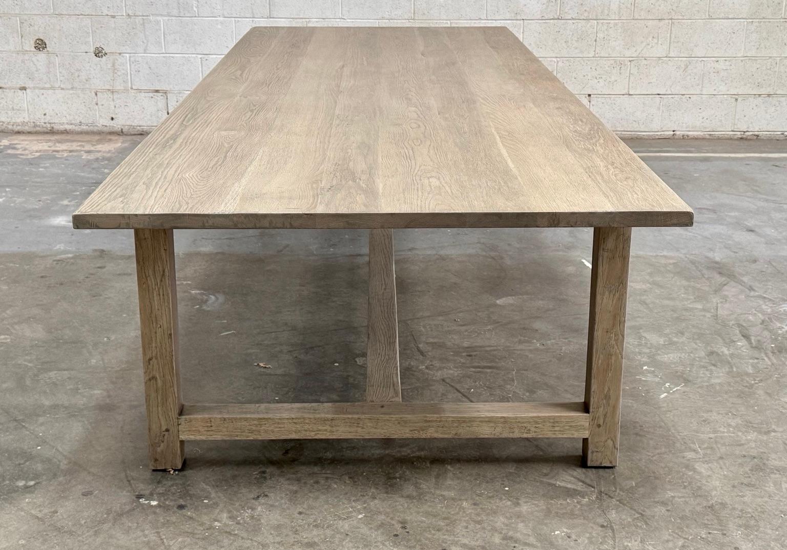 CUSTOM MADE Table de ferme en chêne rustique scié à plat en vente 1