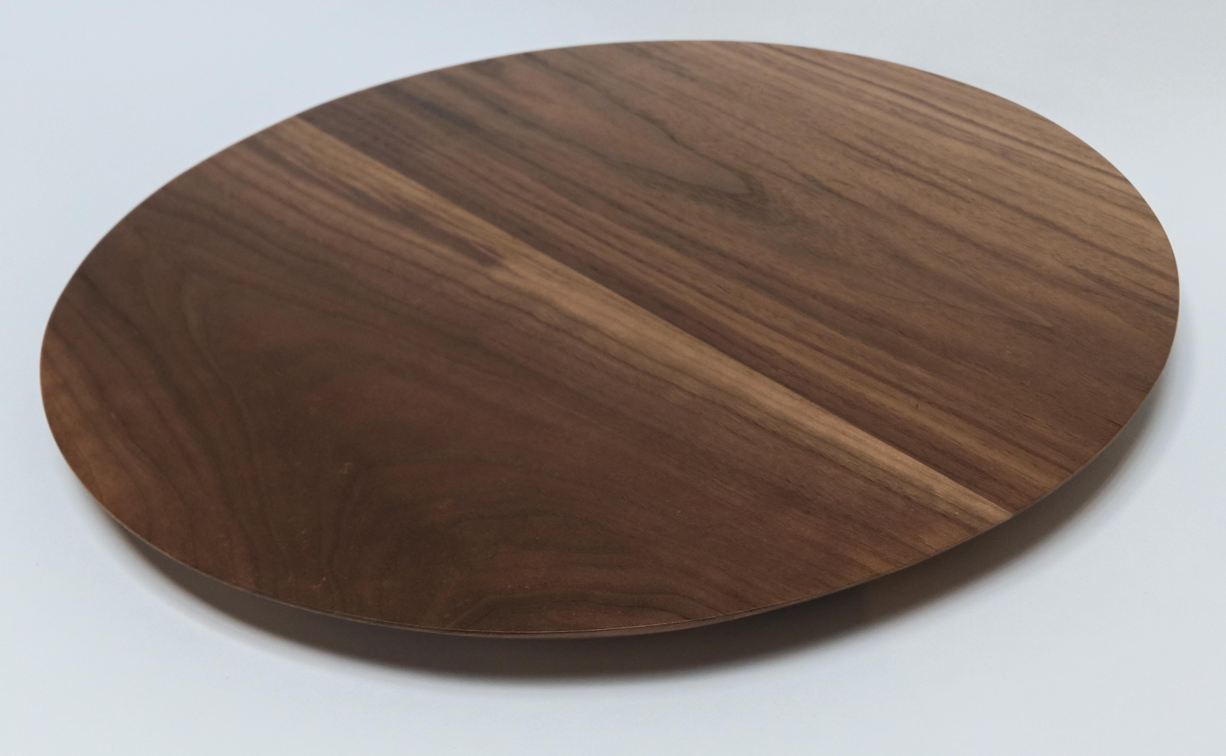 Custom Medium Round Serving Board in Walnut by Adesso Imports In New Condition For Sale In Los Angeles, CA