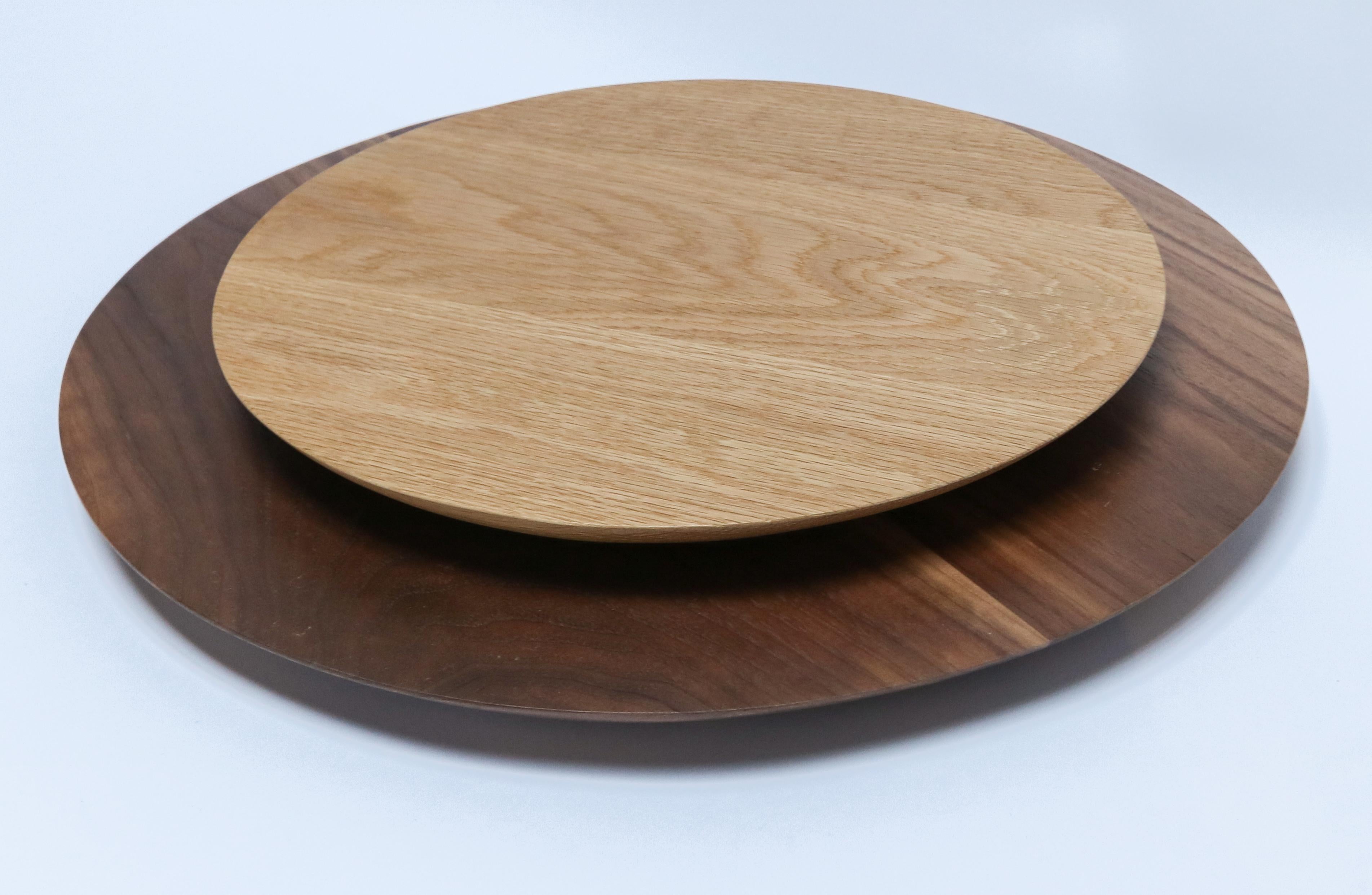 Oak Custom Medium Round Serving Board in Walnut by Adesso Imports For Sale