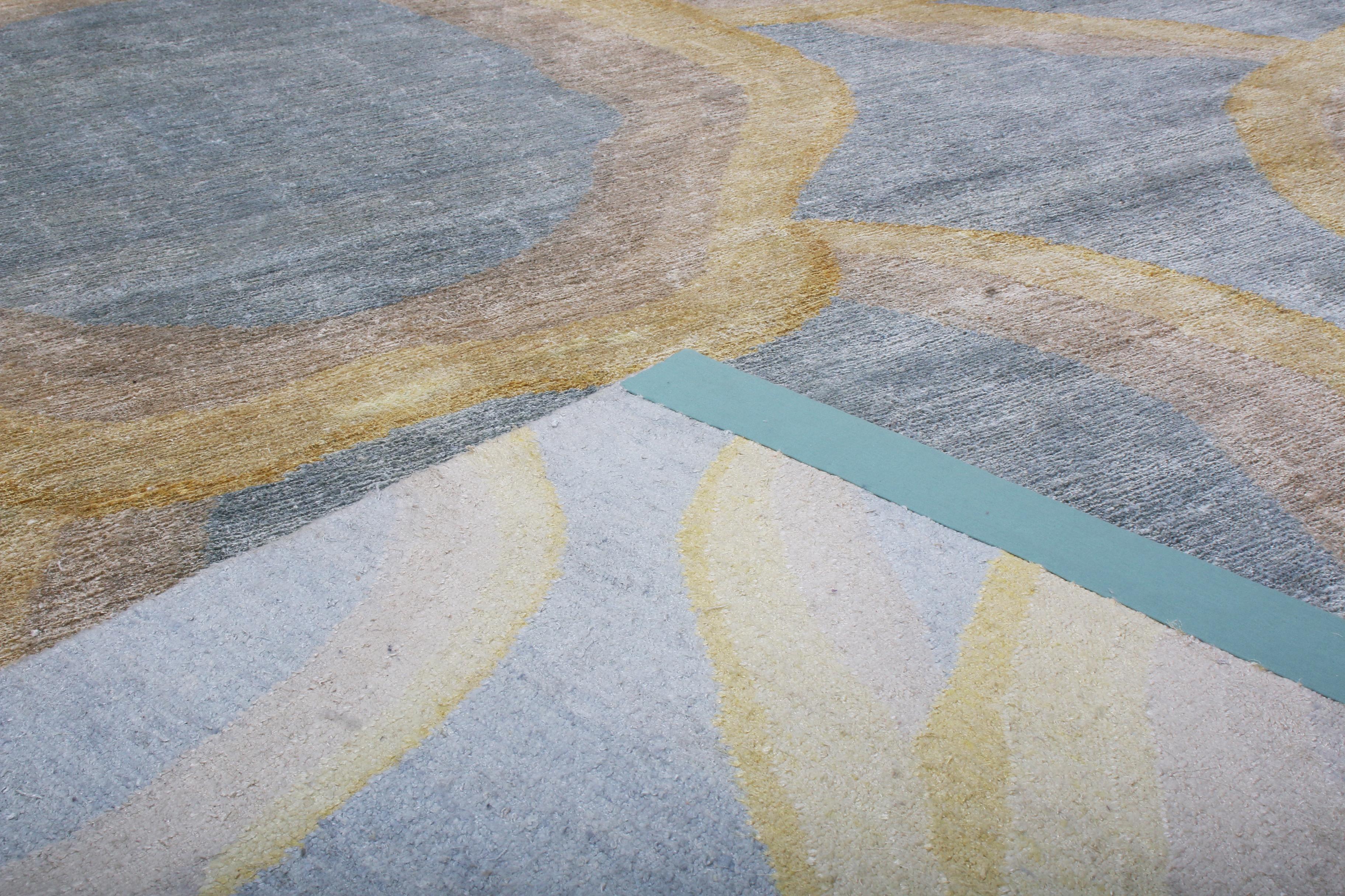 Custom Metallic ‘Bubbles’ Gold and Gray Matka Silk Rug In New Condition In Long Island City, NY