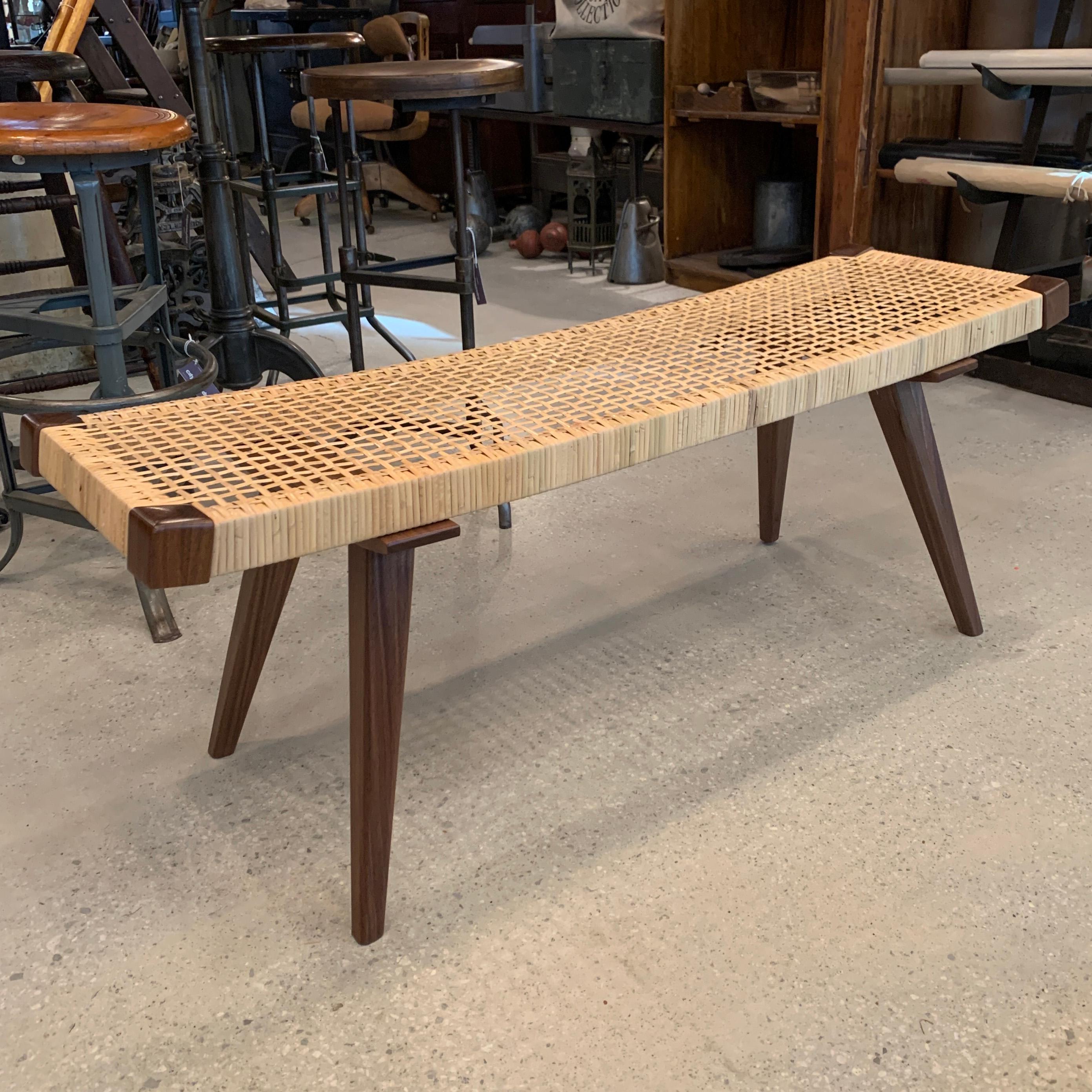 Mid-Century moderno Panchina in rattan personalizzata in stile metà secolo moderno in vendita