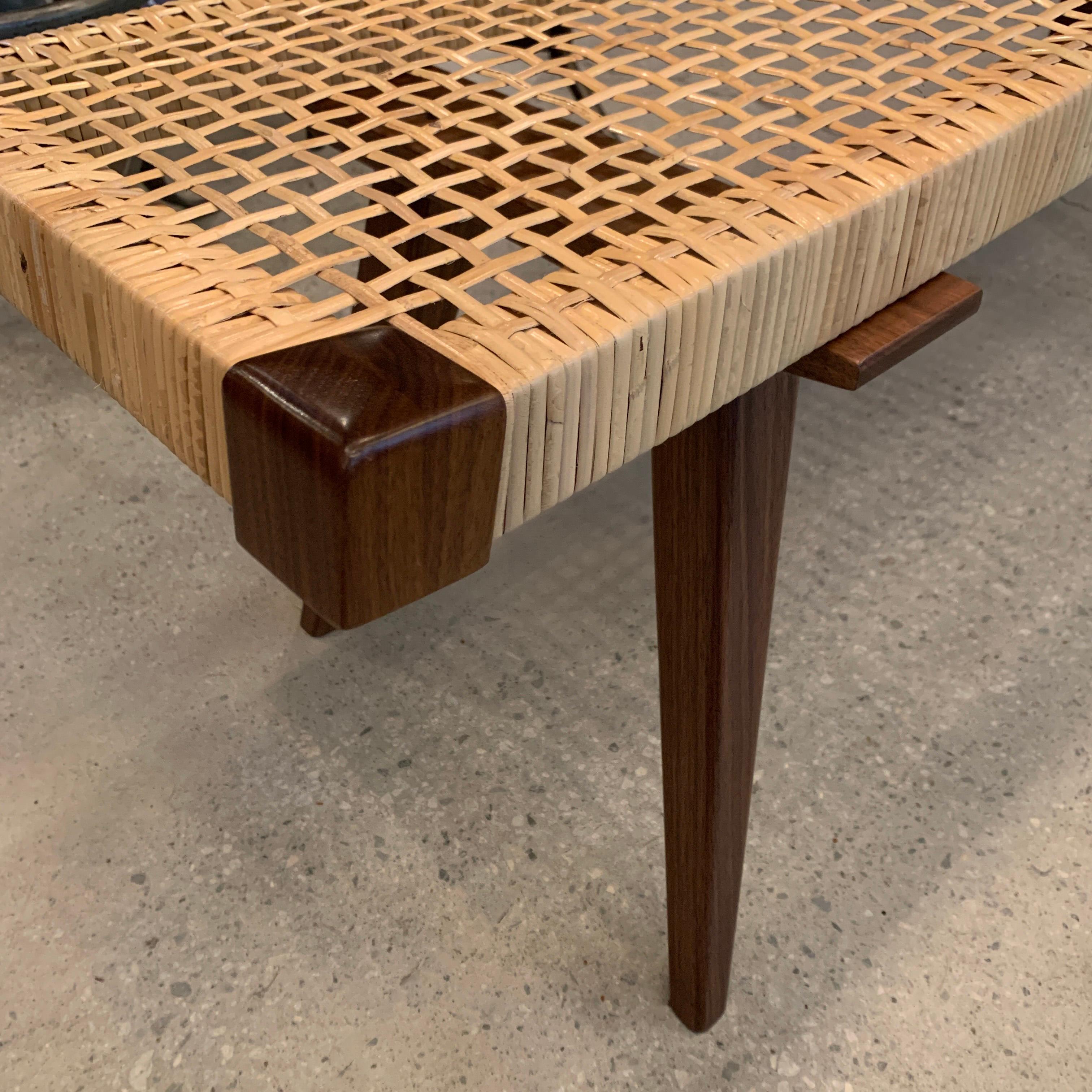 Rattan Panchina in rattan personalizzata in stile metà secolo moderno in vendita