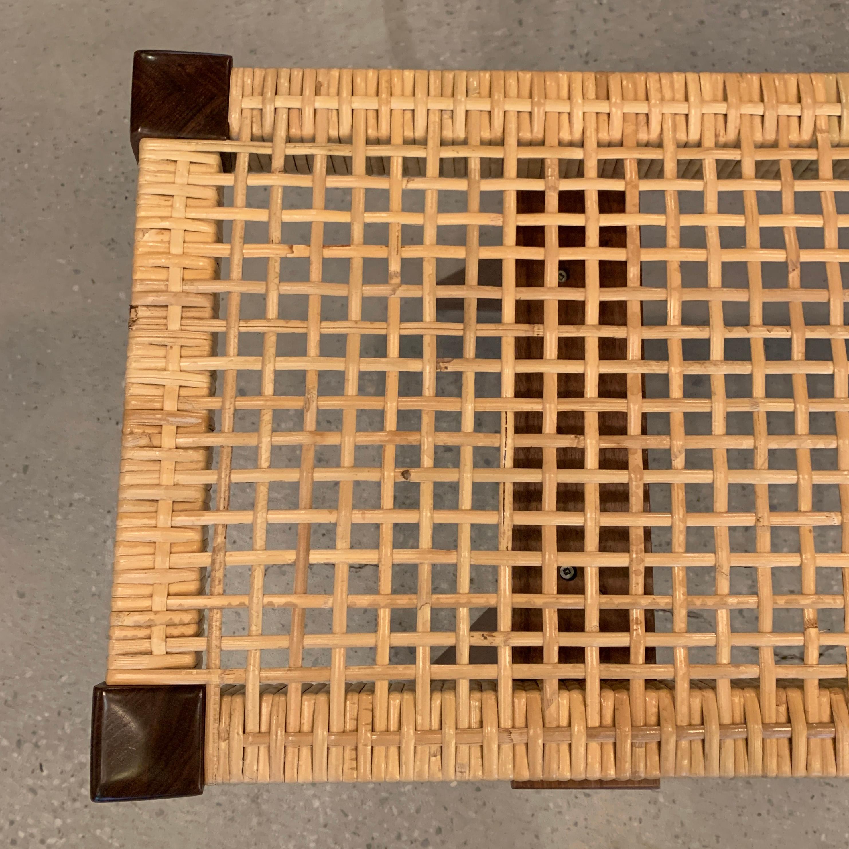 Panchina in rattan personalizzata in stile metà secolo moderno in vendita 2