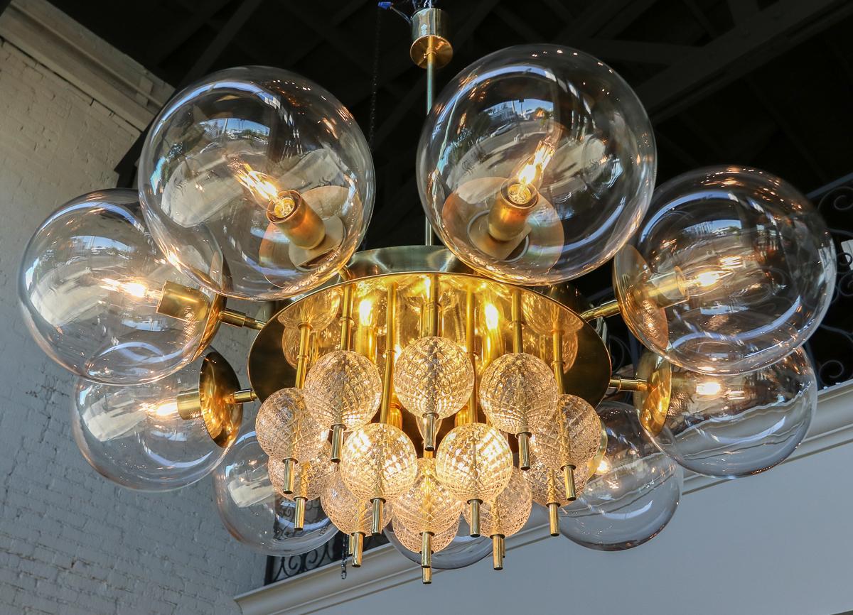 Custom Midcentury Style Brass Chandelier with Clear Glass Balls by Adesso Import For Sale 1
