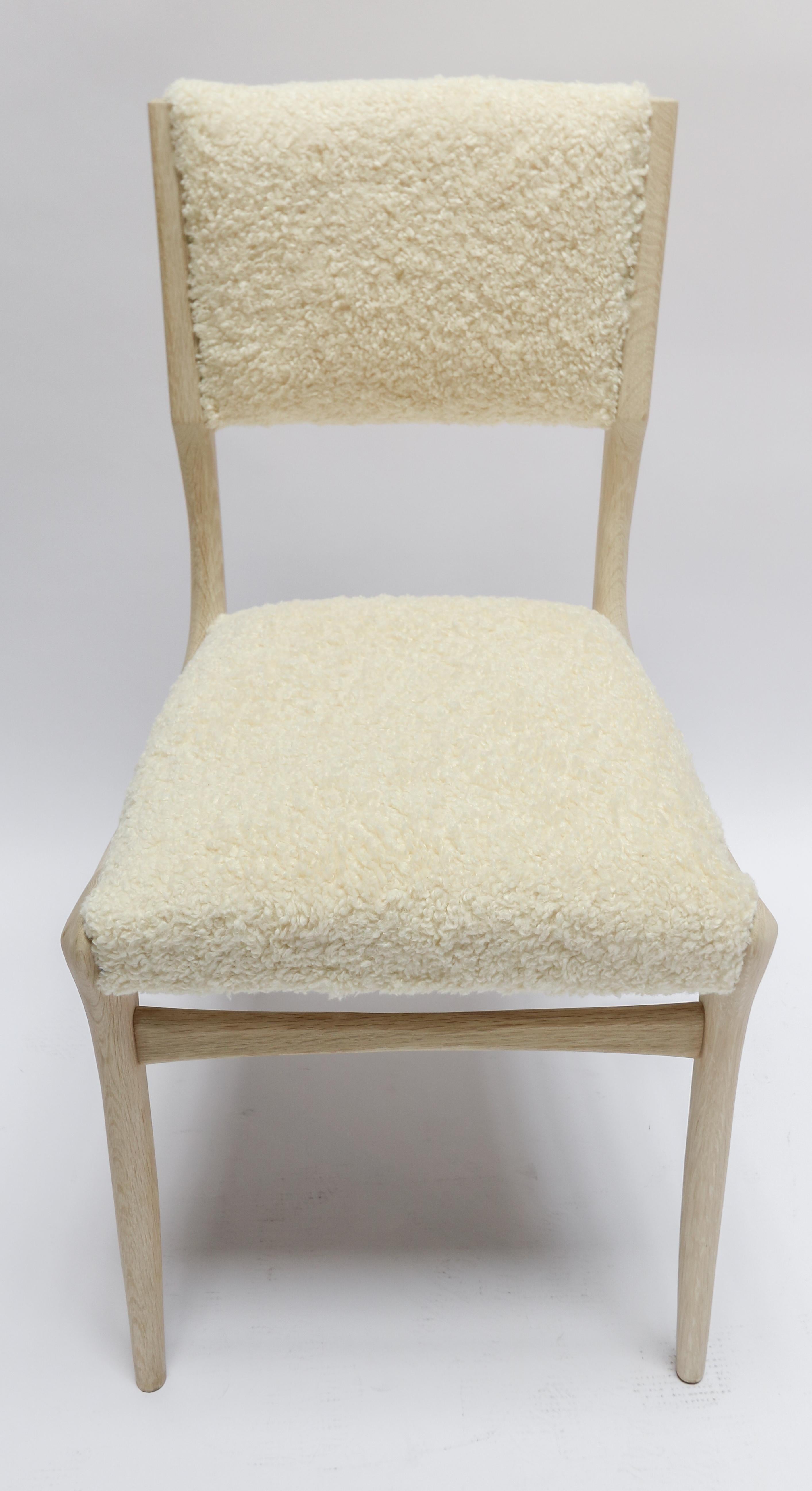Sedia da pranzo personalizzata in stile Midcentury Oak con Bouclé avorio In condizioni Nuovo in vendita a Los Angeles, CA