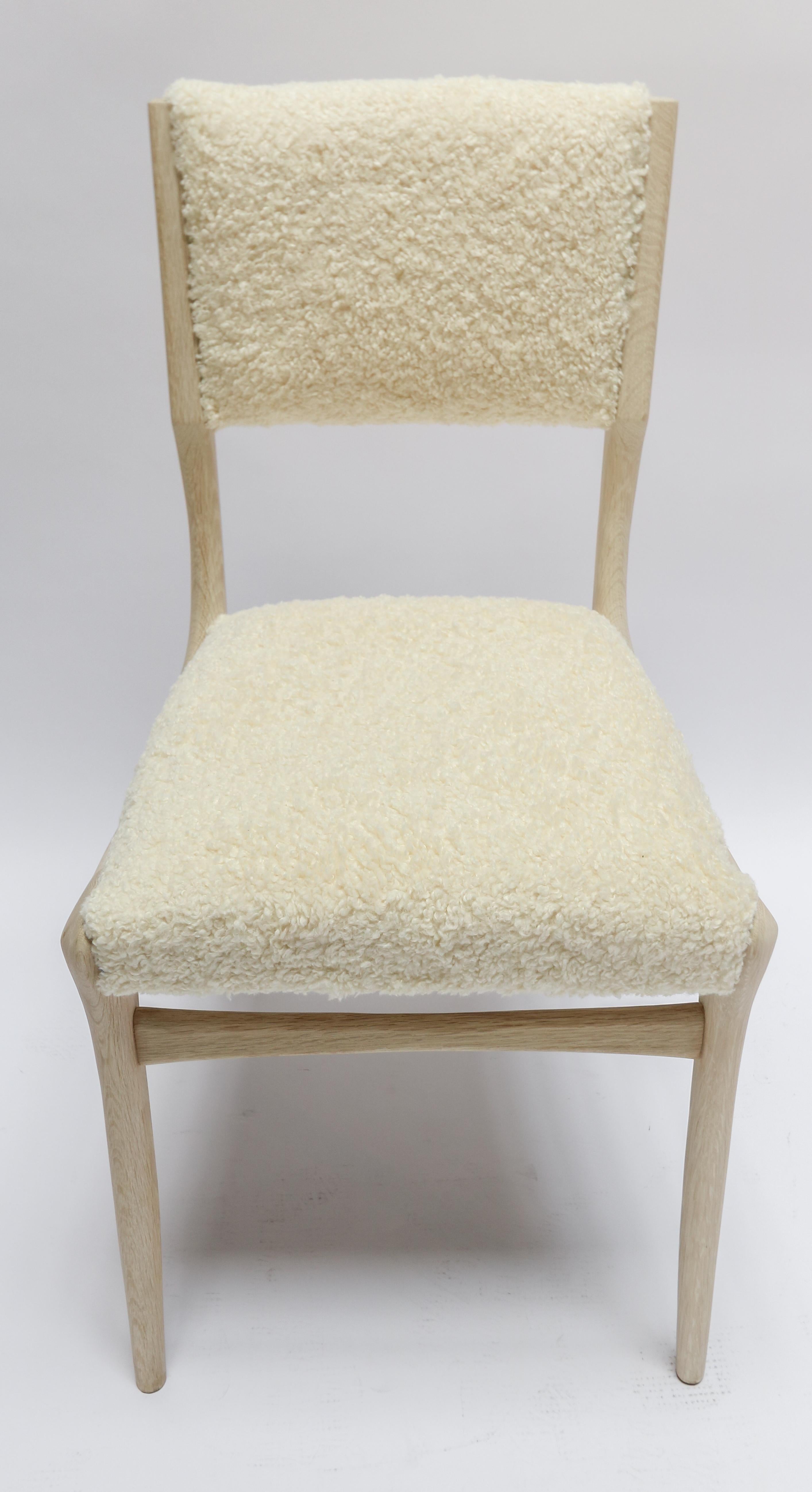 Custom Midcentury Style Oak Dining Chair in Ivory Bouclé In New Condition For Sale In Los Angeles, CA