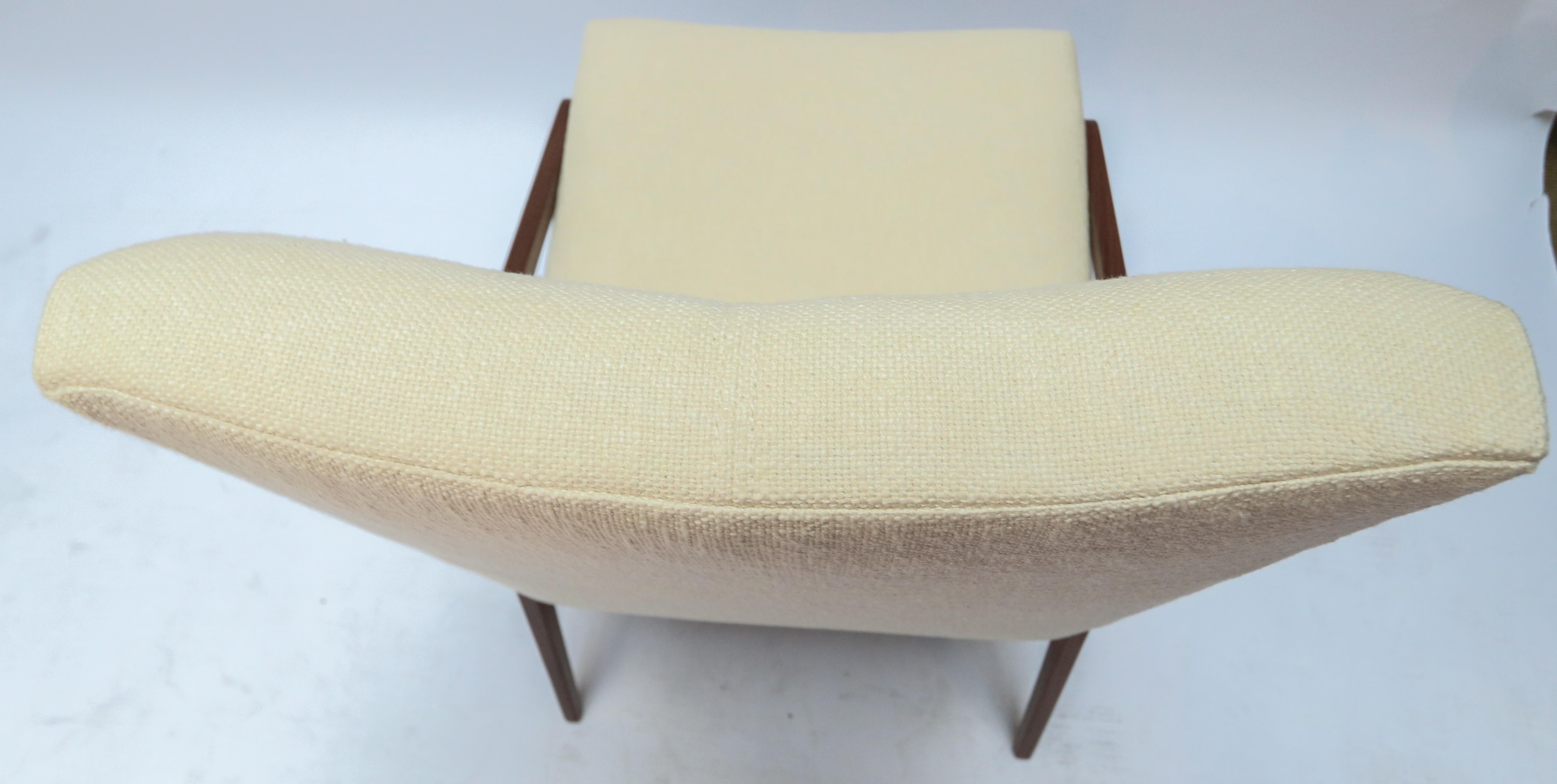 Custom Midcentury Style Walnut Dining Chairs in Ivory Linen by Adesso Imports For Sale 3