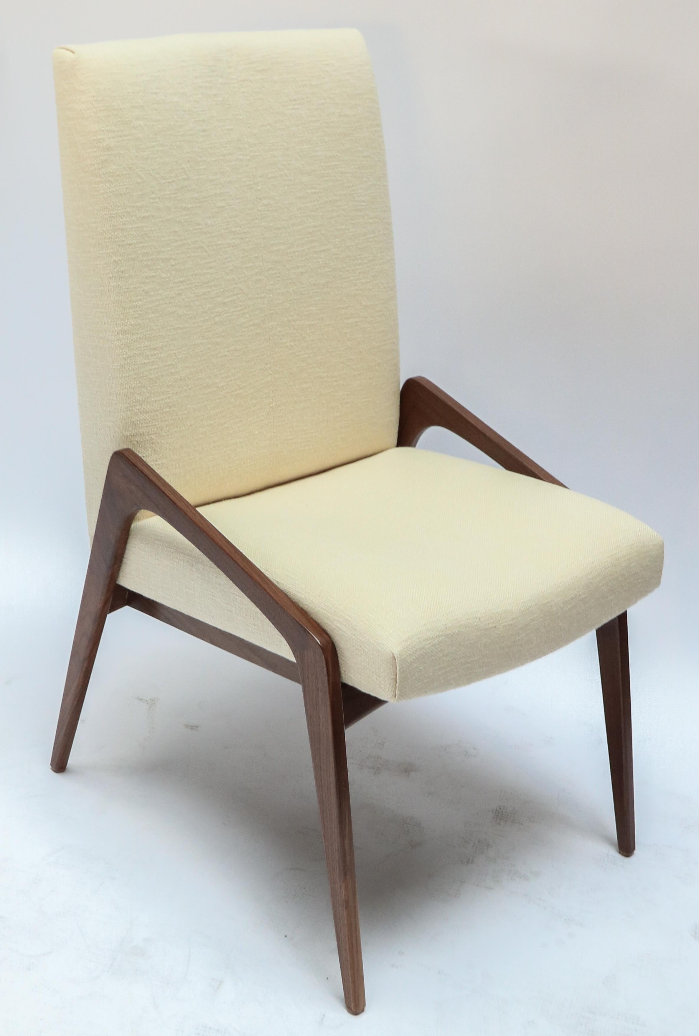 Mid-Century Modern Custom Midcentury Style Walnut Dining Chairs in Ivory Linen by Adesso Imports For Sale