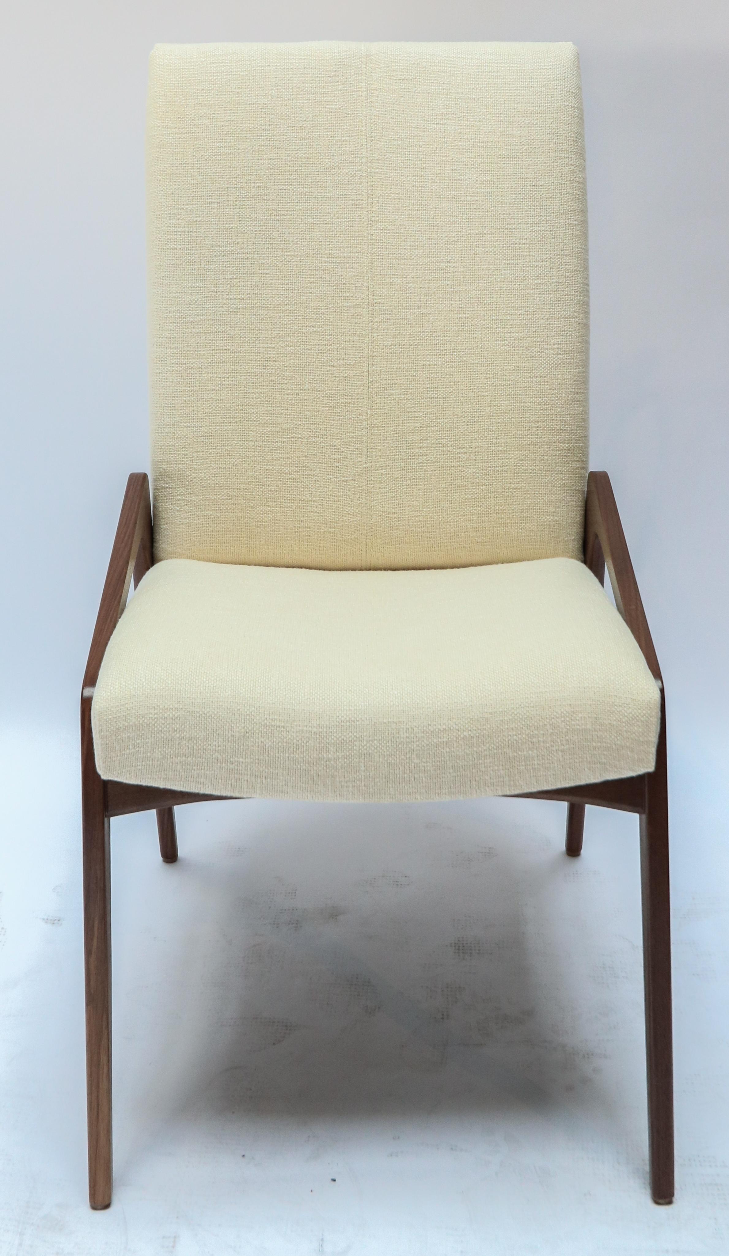 Custom Midcentury Style Walnut Dining Chairs in Ivory Linen by Adesso Imports In New Condition For Sale In Los Angeles, CA