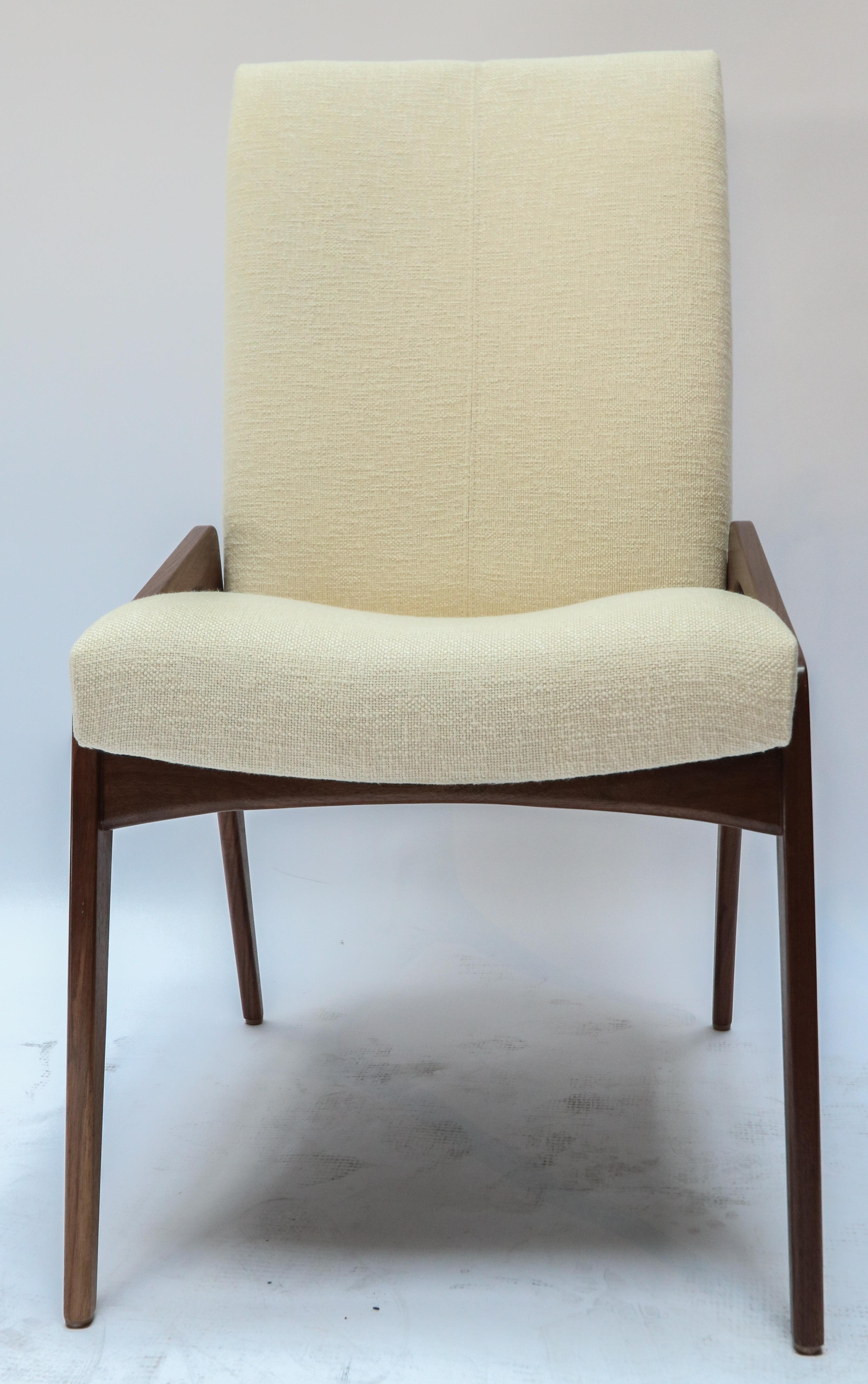 Contemporary Custom Midcentury Style Walnut Dining Chairs in Ivory Linen by Adesso Imports For Sale