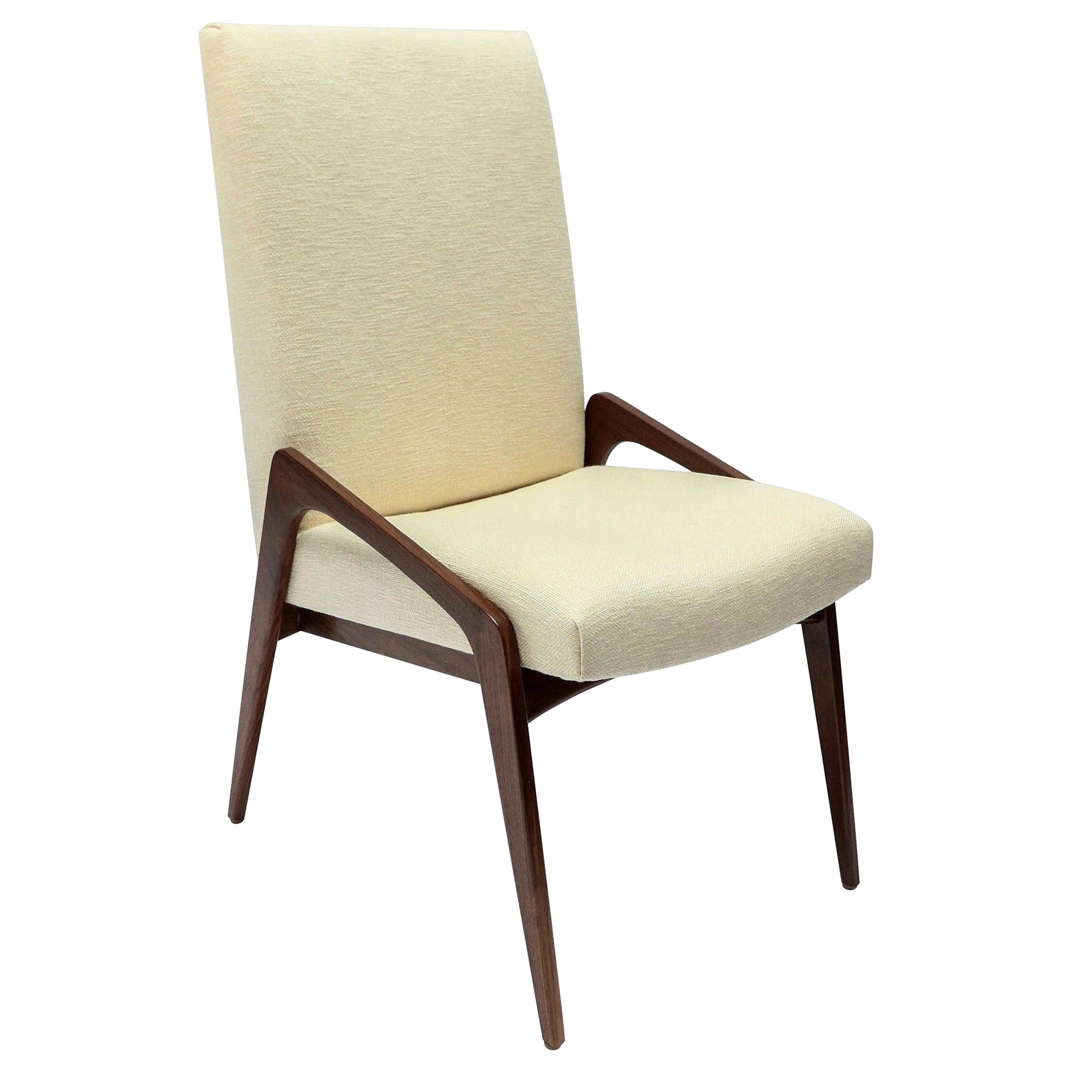 Chaises de salle à manger personnalisées en noyer de style mi-siècle et en lin ivoire par Adesso Imports en vente