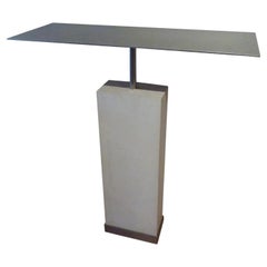 Console minimaliste personnalisée en pierre calcaire et acier par Hastening Designs