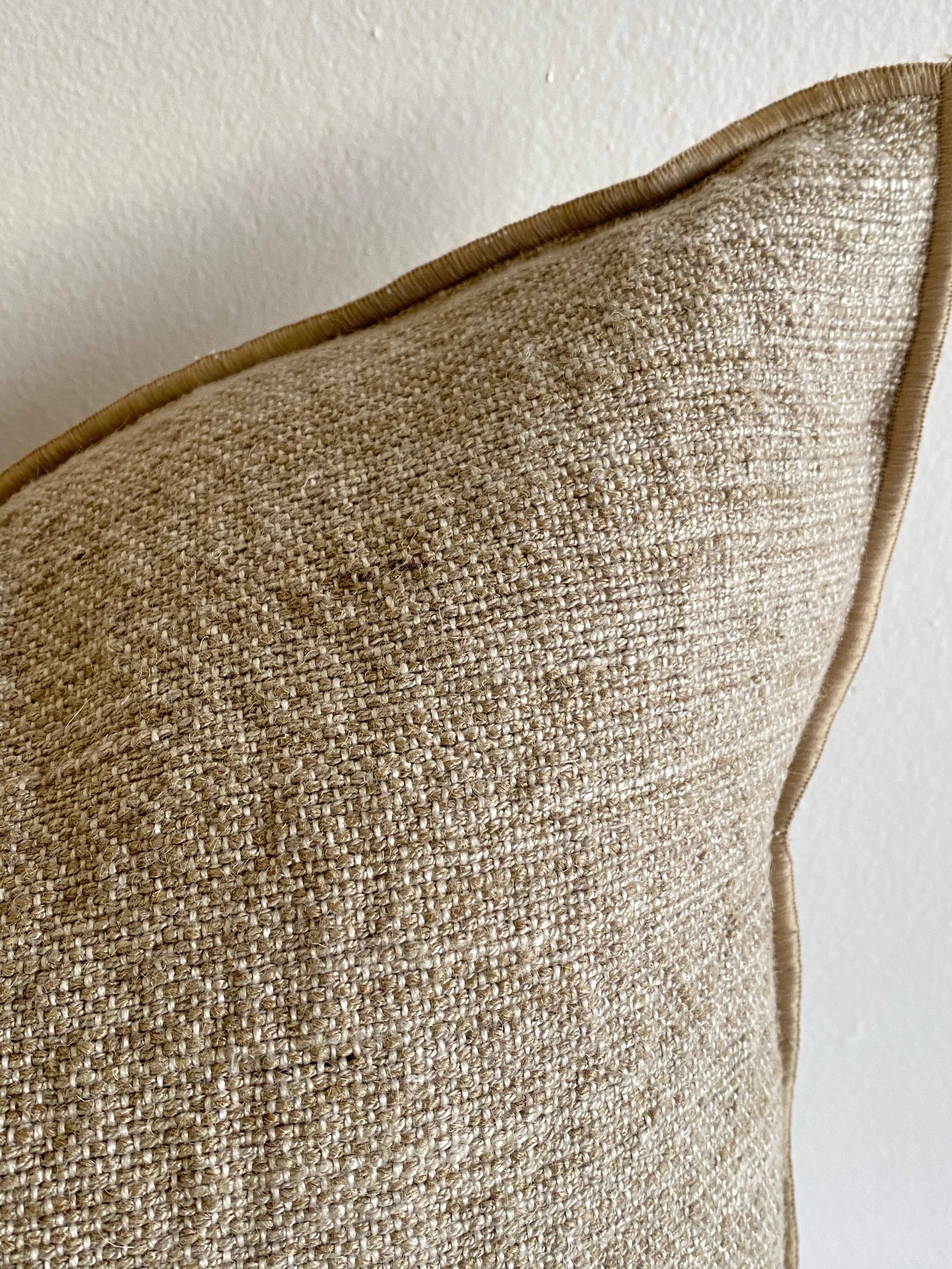 Custom linen and jute blend accent pillow with down insert
Color: natural
A medium flax natural colored nubby textured, soft, style pillow with a stitched edge, metal zipper closure.
Size 20