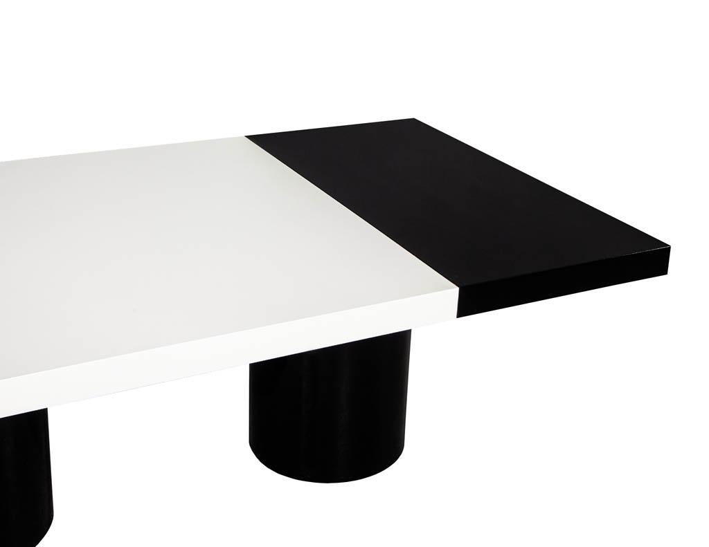 Canadien Table de salle à manger The Moderns Black and White by Carrocel en vente