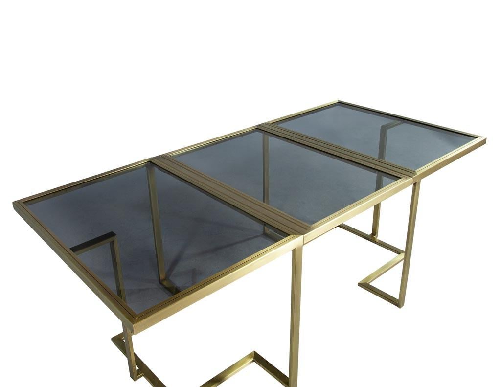 Table de salle à manger moderne en laiton sur mesure avec plateau en verre, entièrement extensible, par Carrocel en vente 7