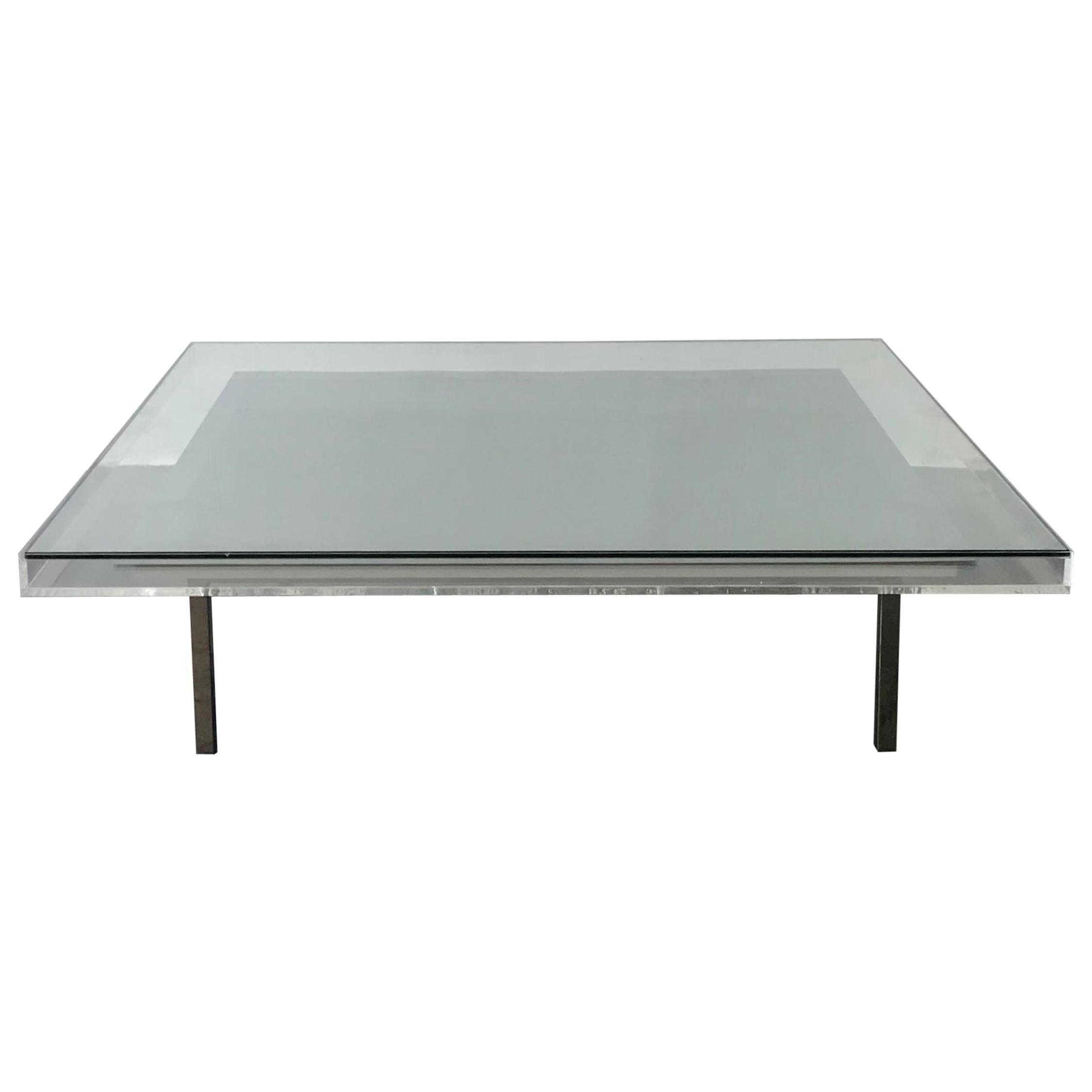Table basse moderne sur mesure en verre et pigments acryliques avec cadre en acier brossé